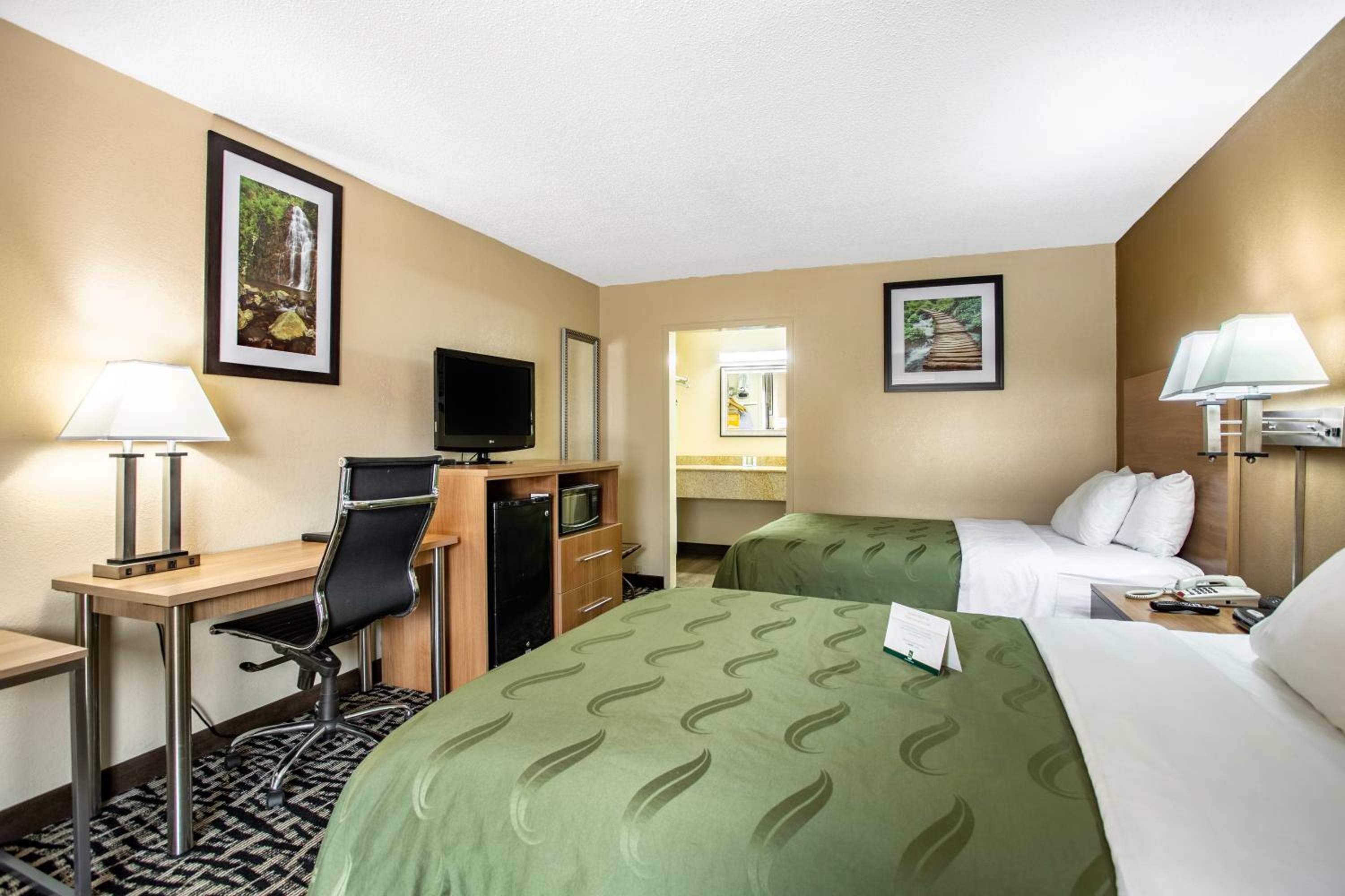 Double Room with Two Double Beds - Accessible/Non-Smoking photo 1