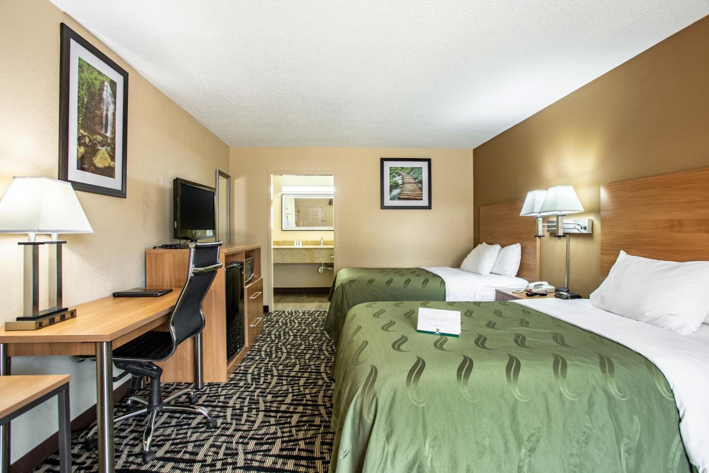 Double Room with Two Double Beds - Accessible/Non-Smoking photo 3