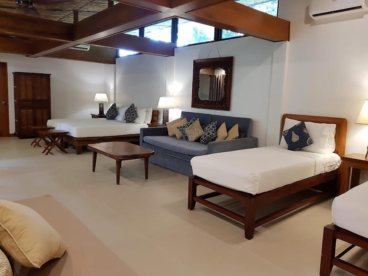 Family Room with Balcony photo 3