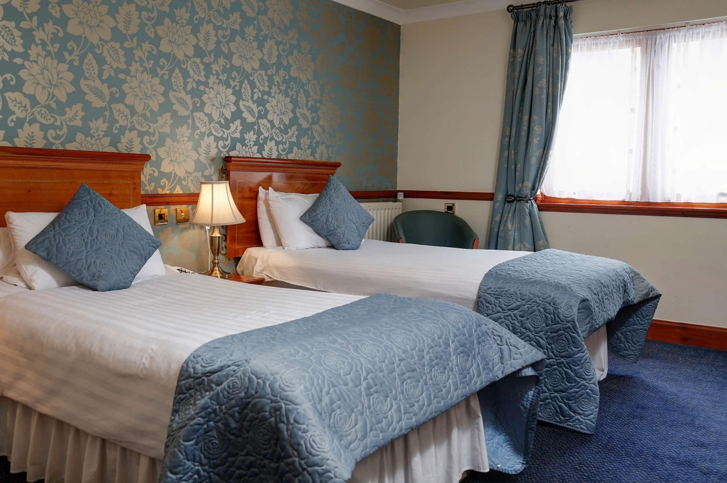 Standard Twin Room - Non-Smoking - Photo 9