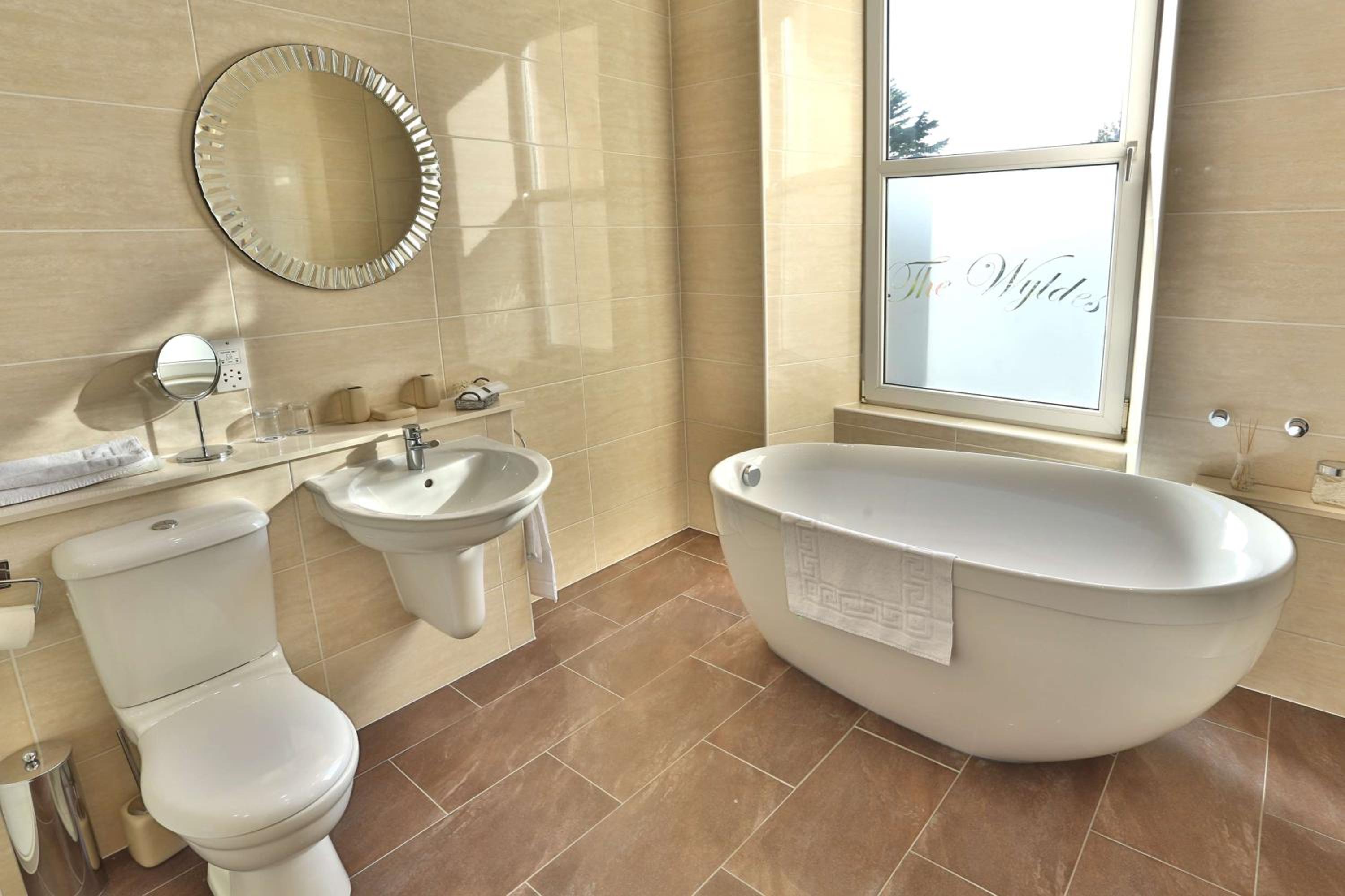 Superior Family Room - Photo 5