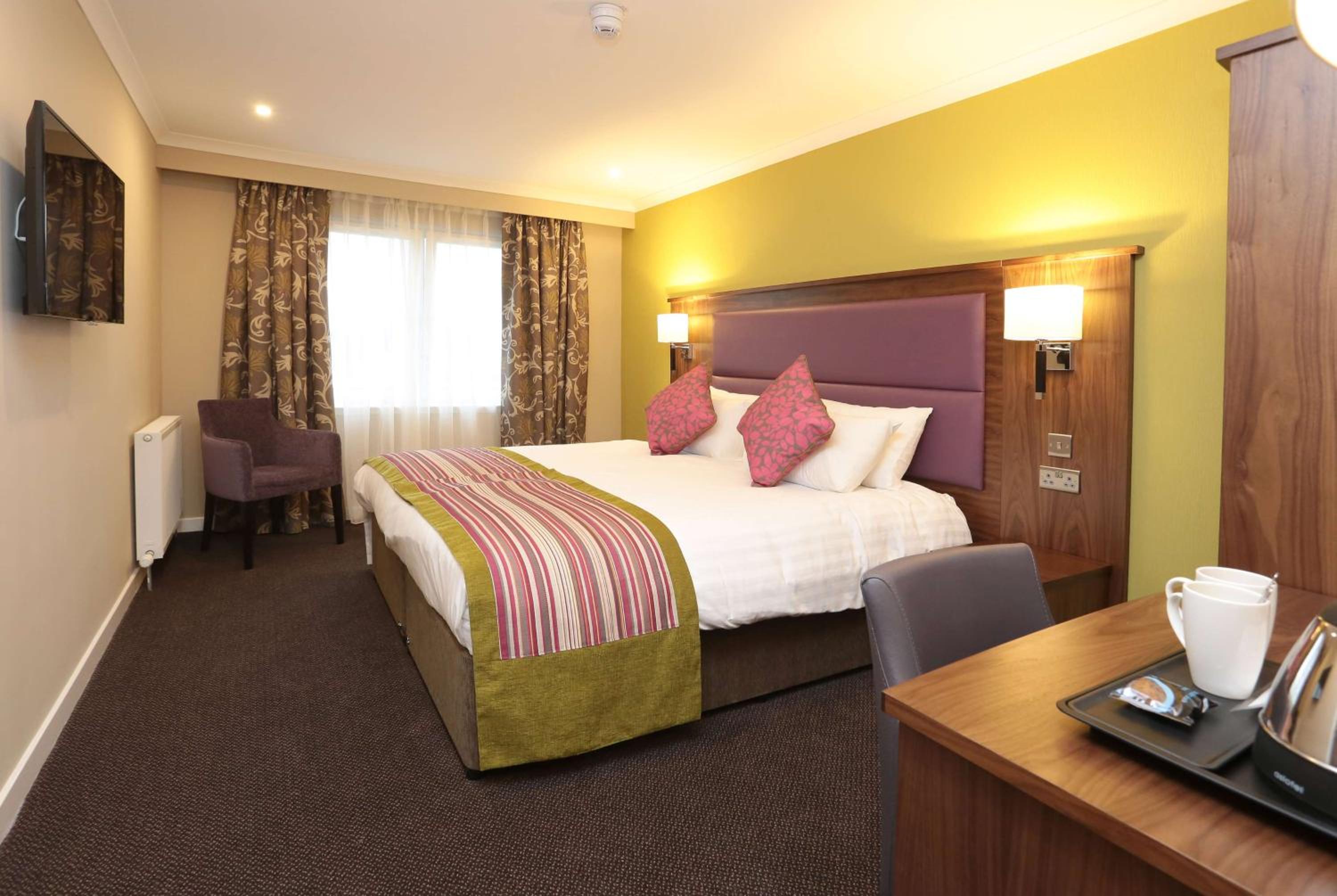 Standard King Room - Non-Smoking  - Photo 6