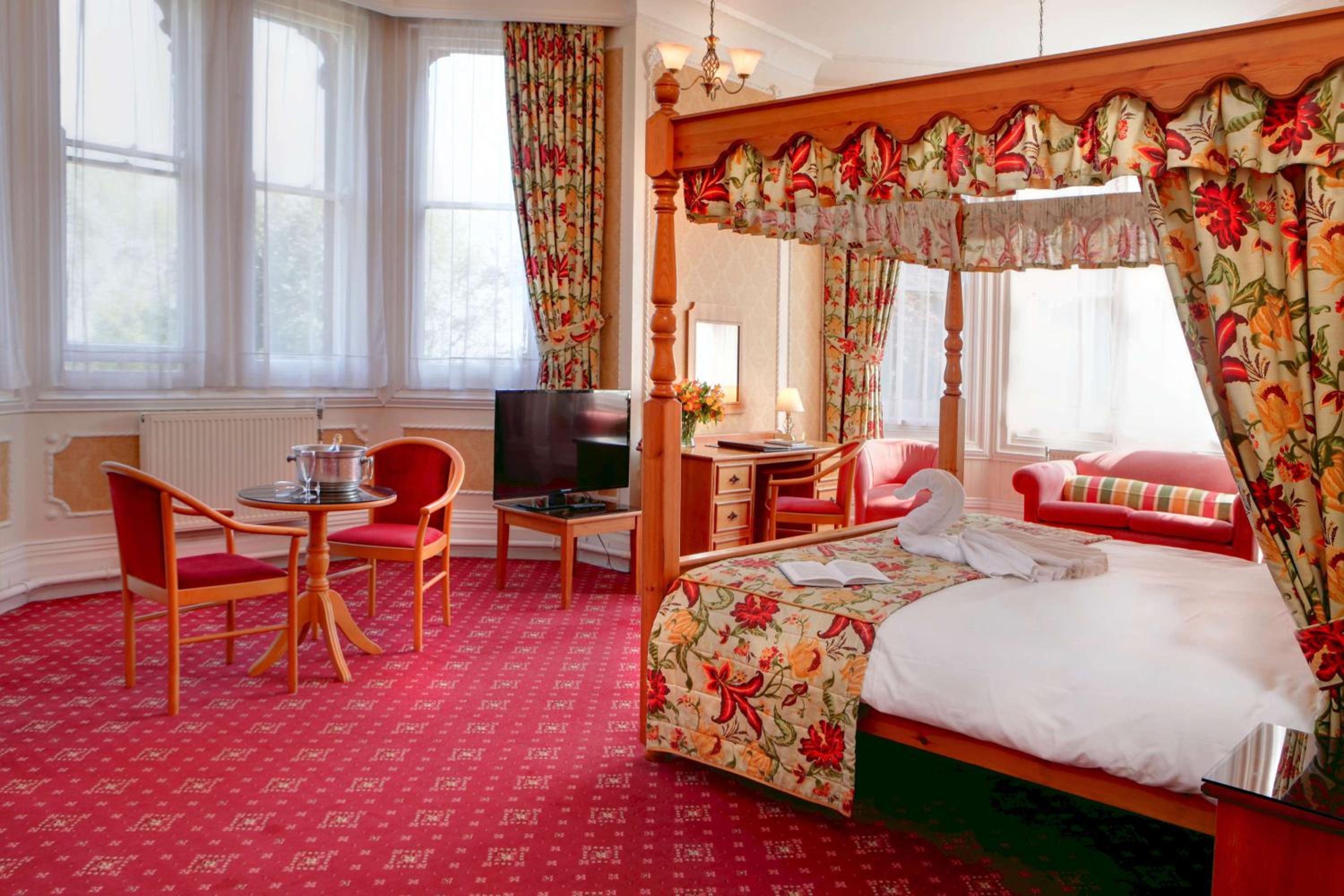Four Poster Suite  - Photo 2