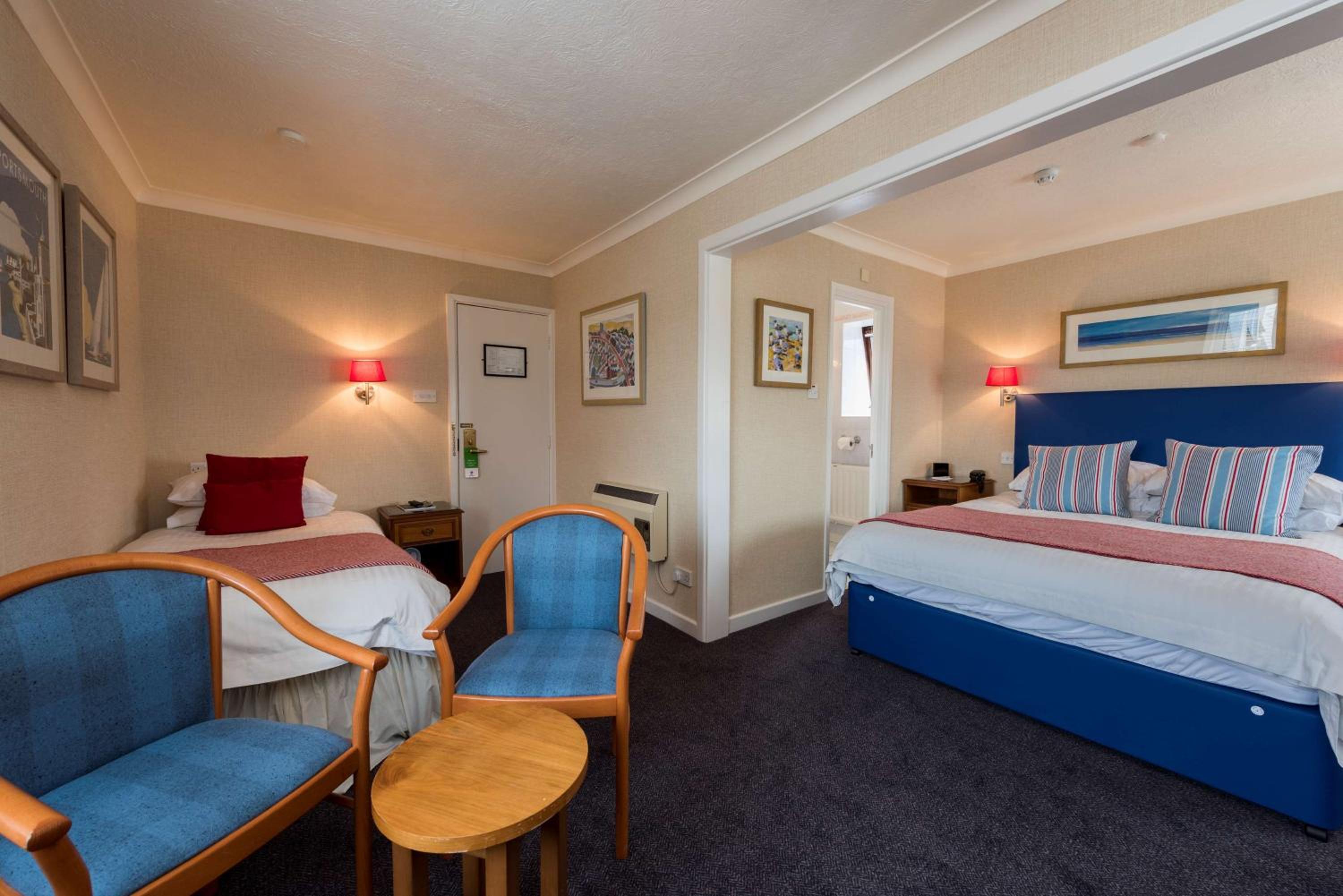 King Room with Bunk Beds and Sea View - Photo 1