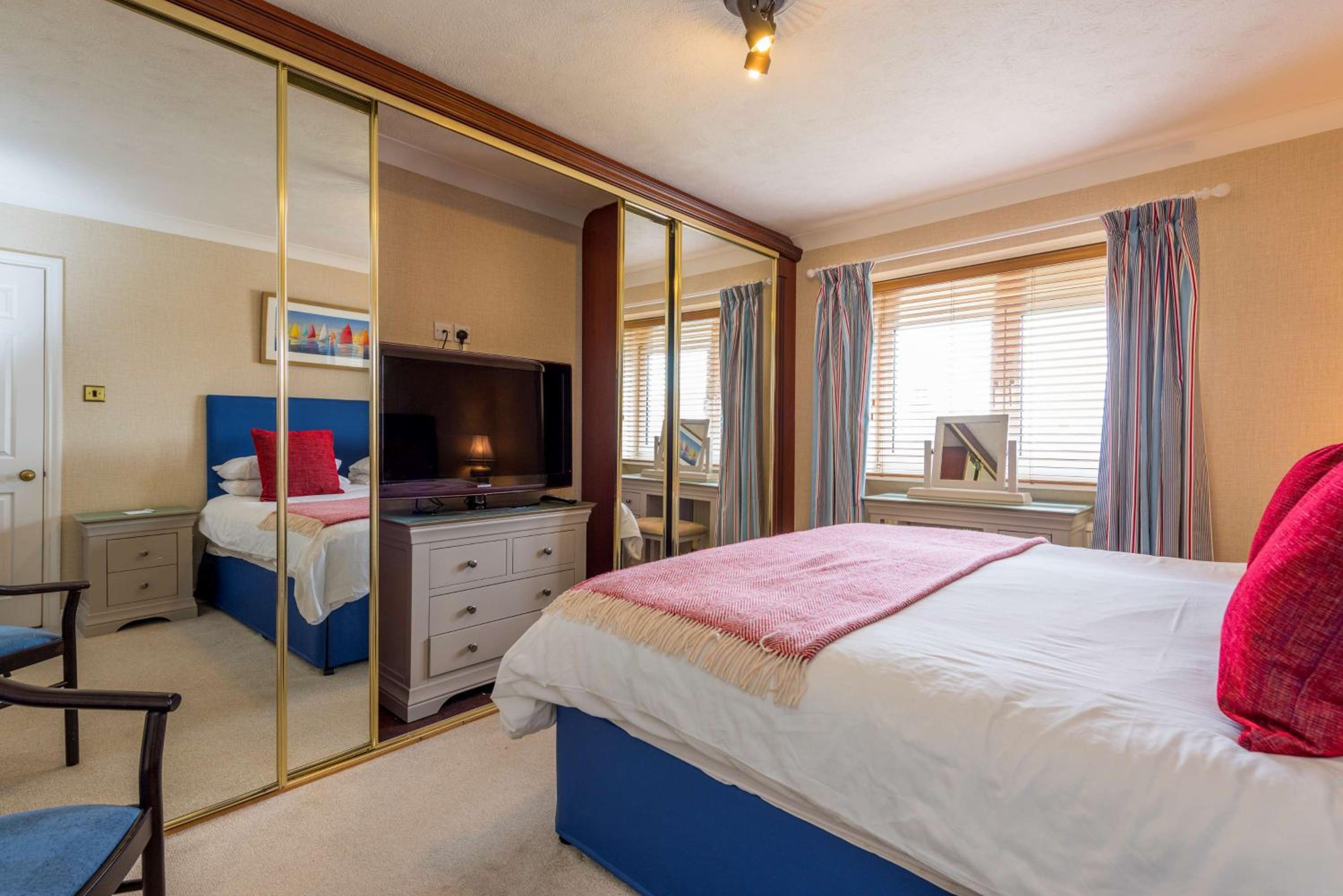 King Suite with Sea View - Photo 13