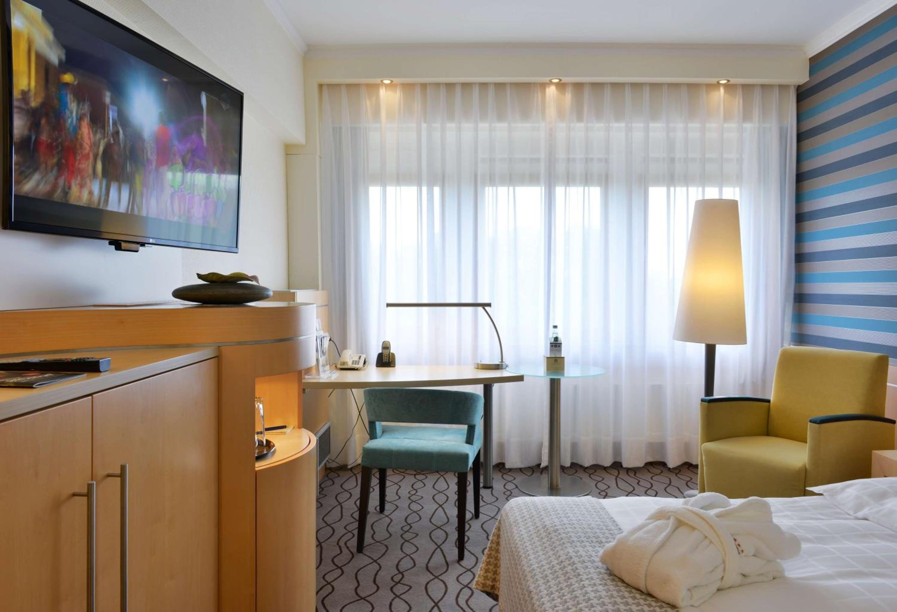 Business Queen Room