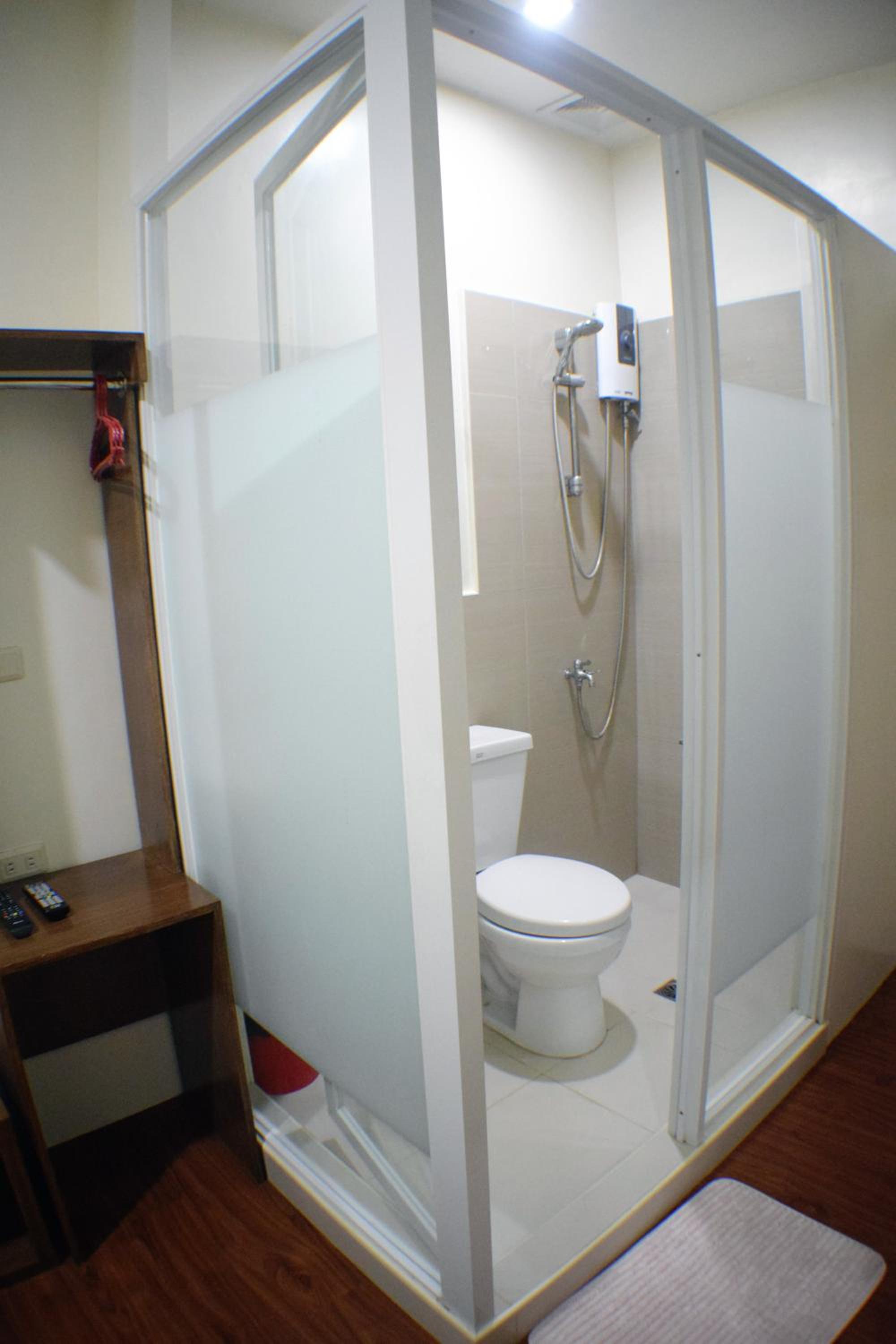  Standard Double Bedroom with Hot Shower - Photo 2