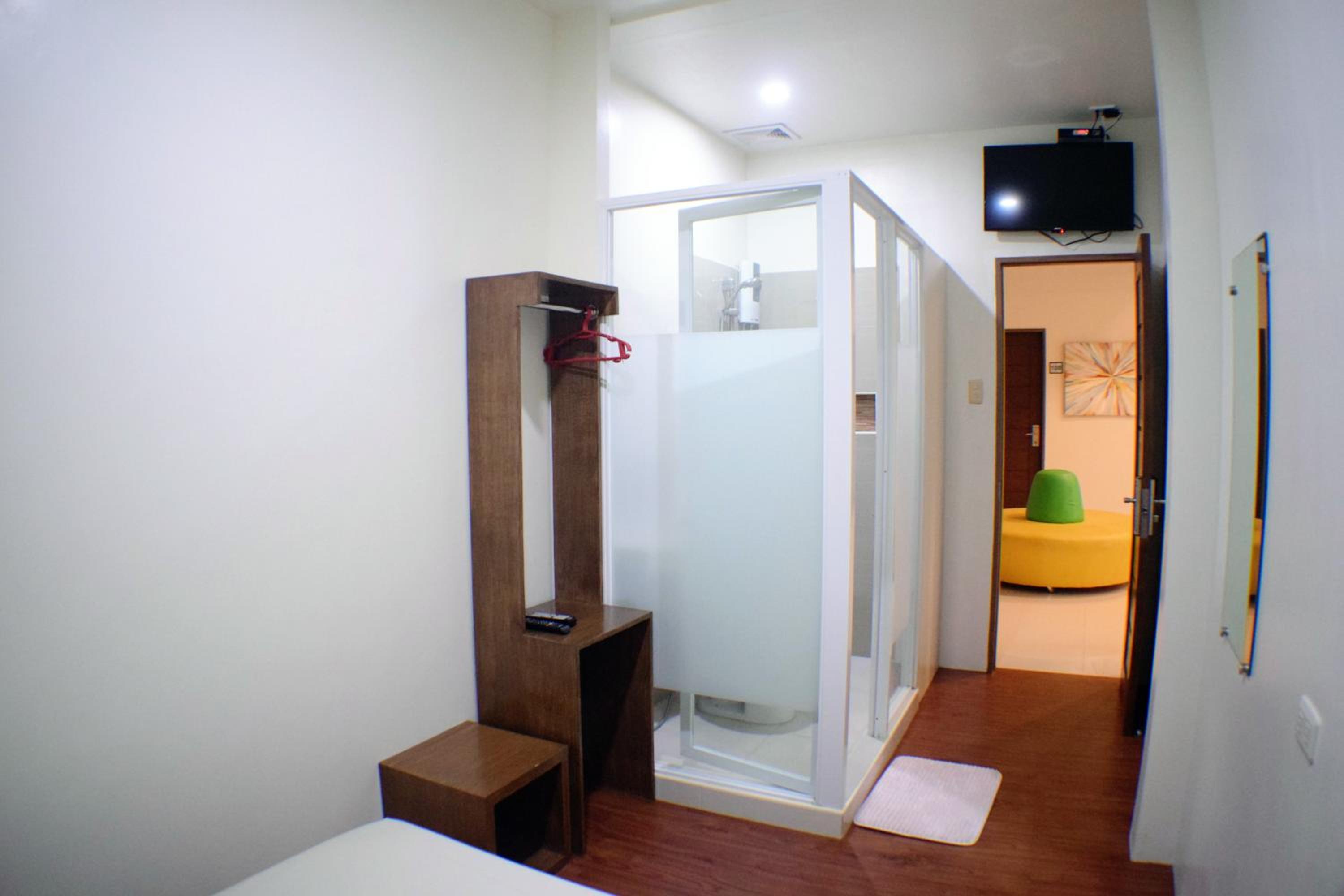  Standard Double Bedroom with Hot Shower - Photo 3