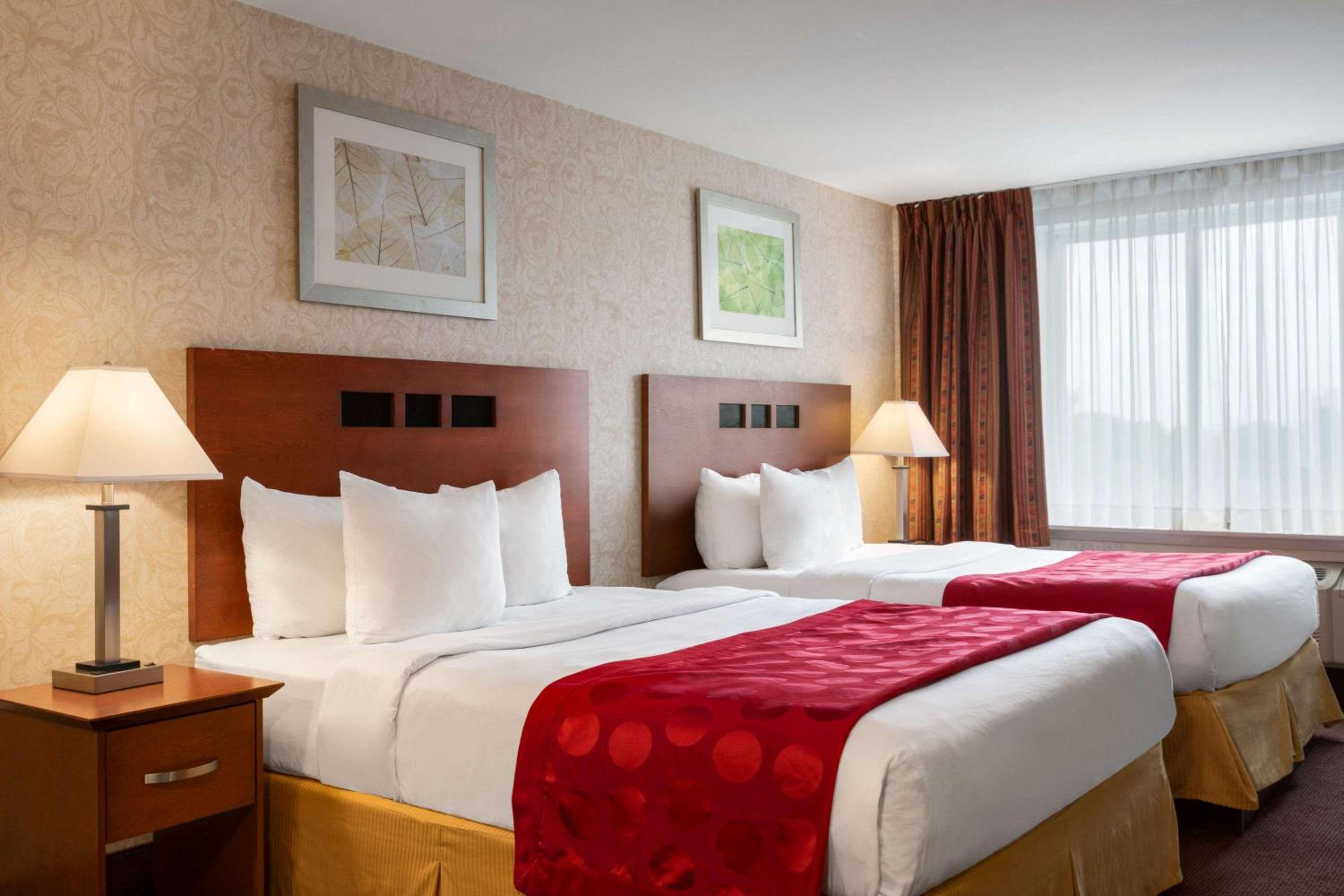 Suite with Two Queen Beds (Stair Access Only) - Non-Smoking photo 3