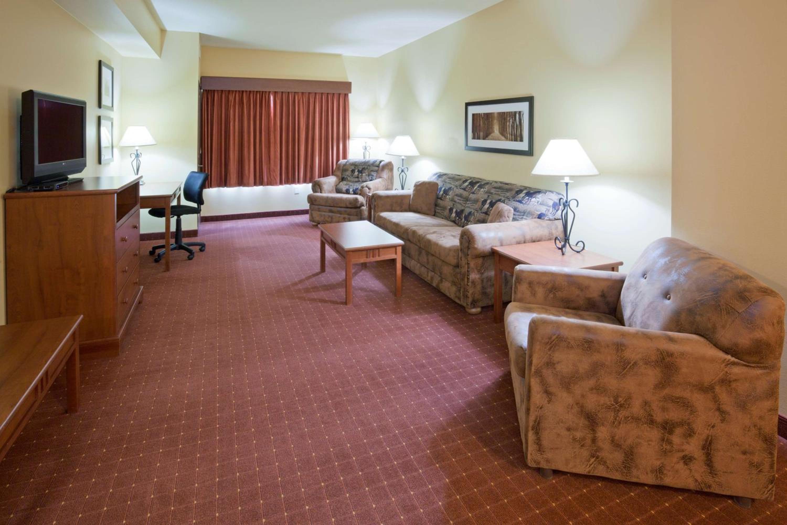 Two-Bedroom Suite with a King Bed and a Queen Bed - Non Smoking - Photo 12