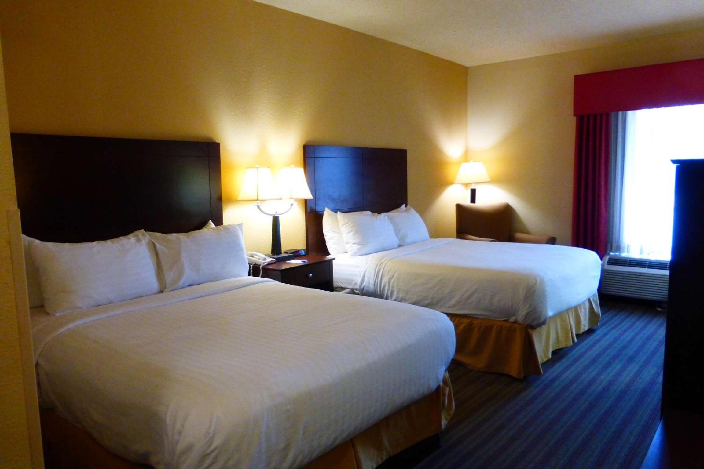 Queen Room With Two Queen Beds - Non-Smoking