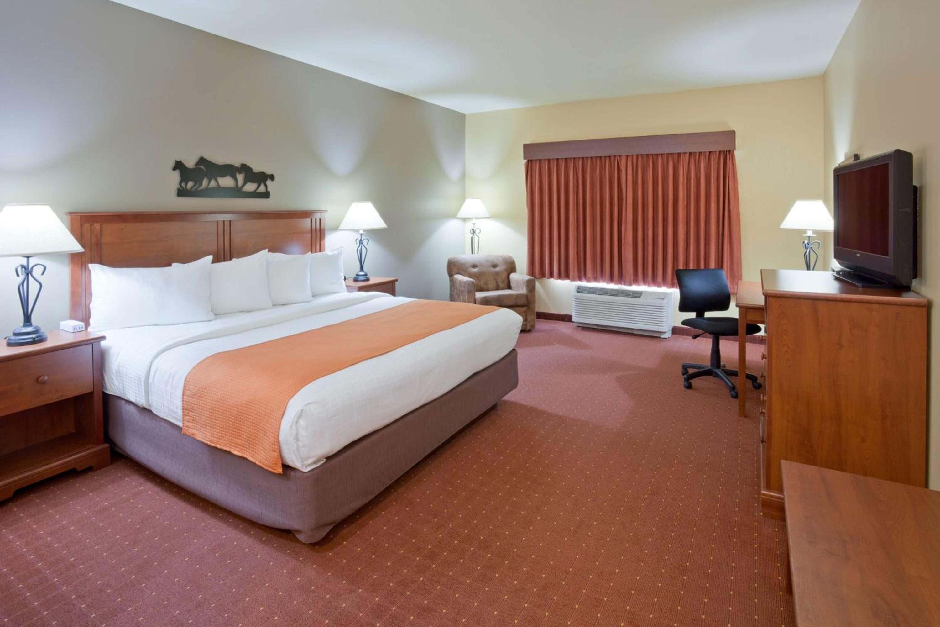 King Room - Non-Smoking - Photo 2