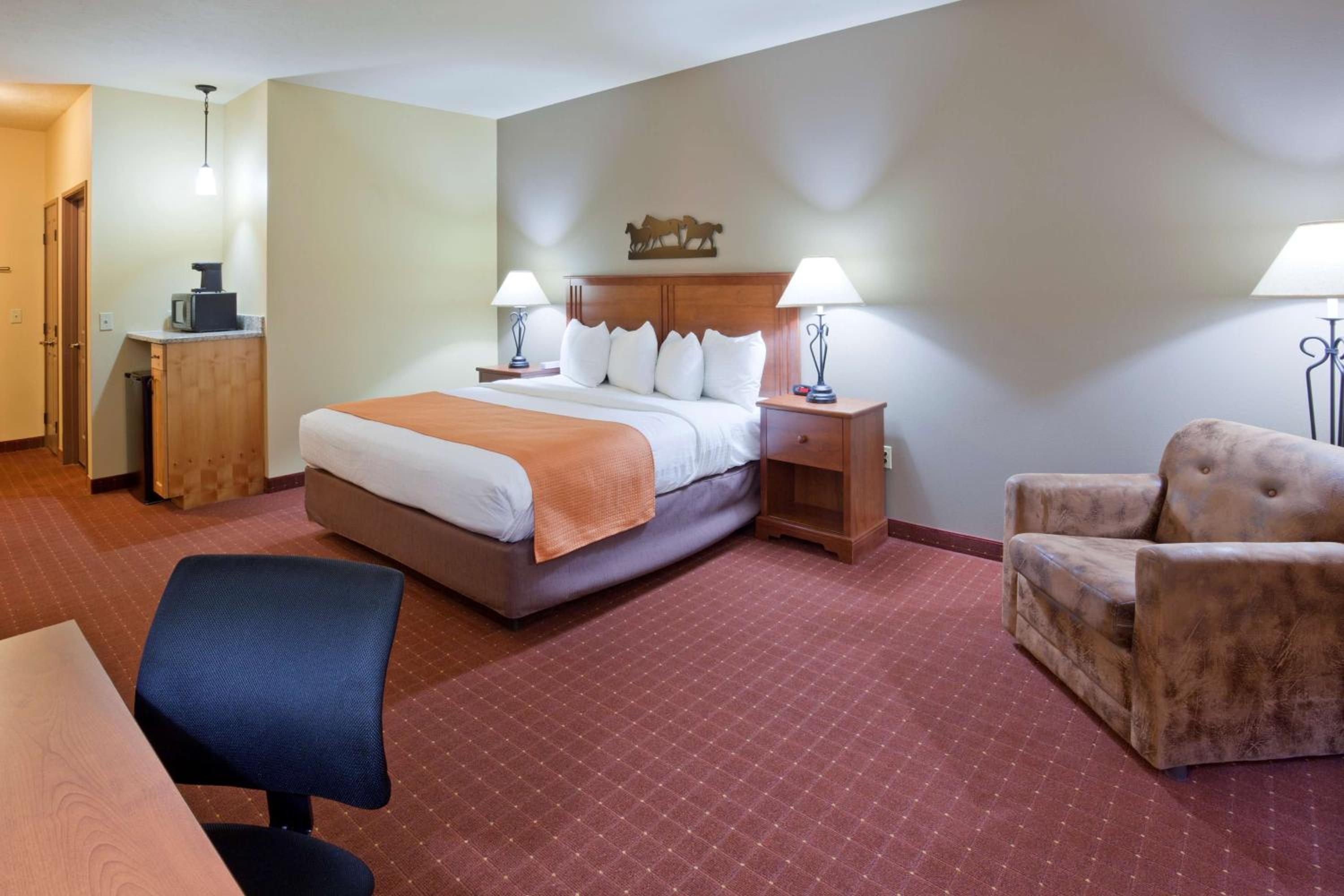 King Room - Non-Smoking - Photo 3