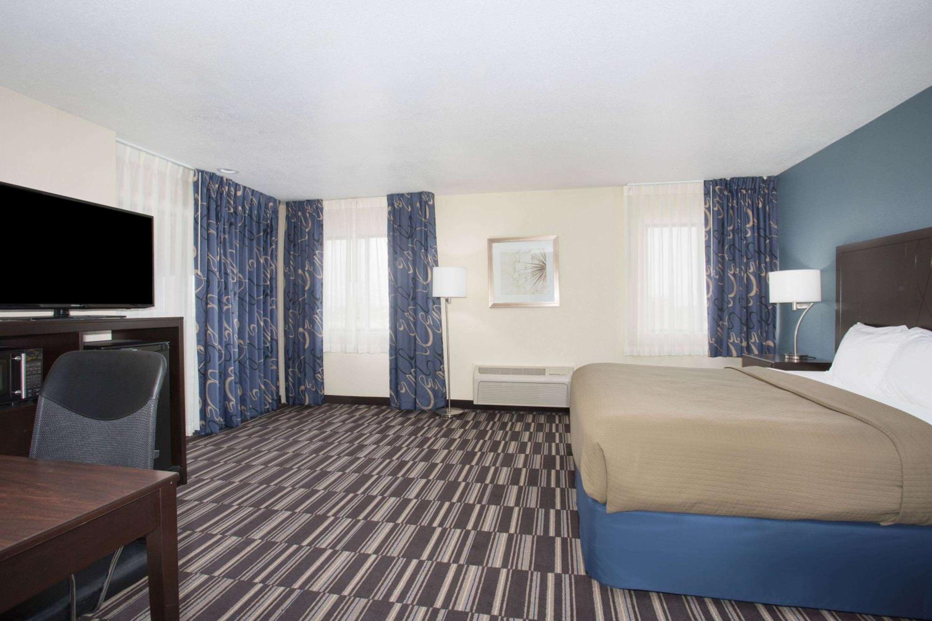 King Studio Suite - Non-Smoking - Photo 7
