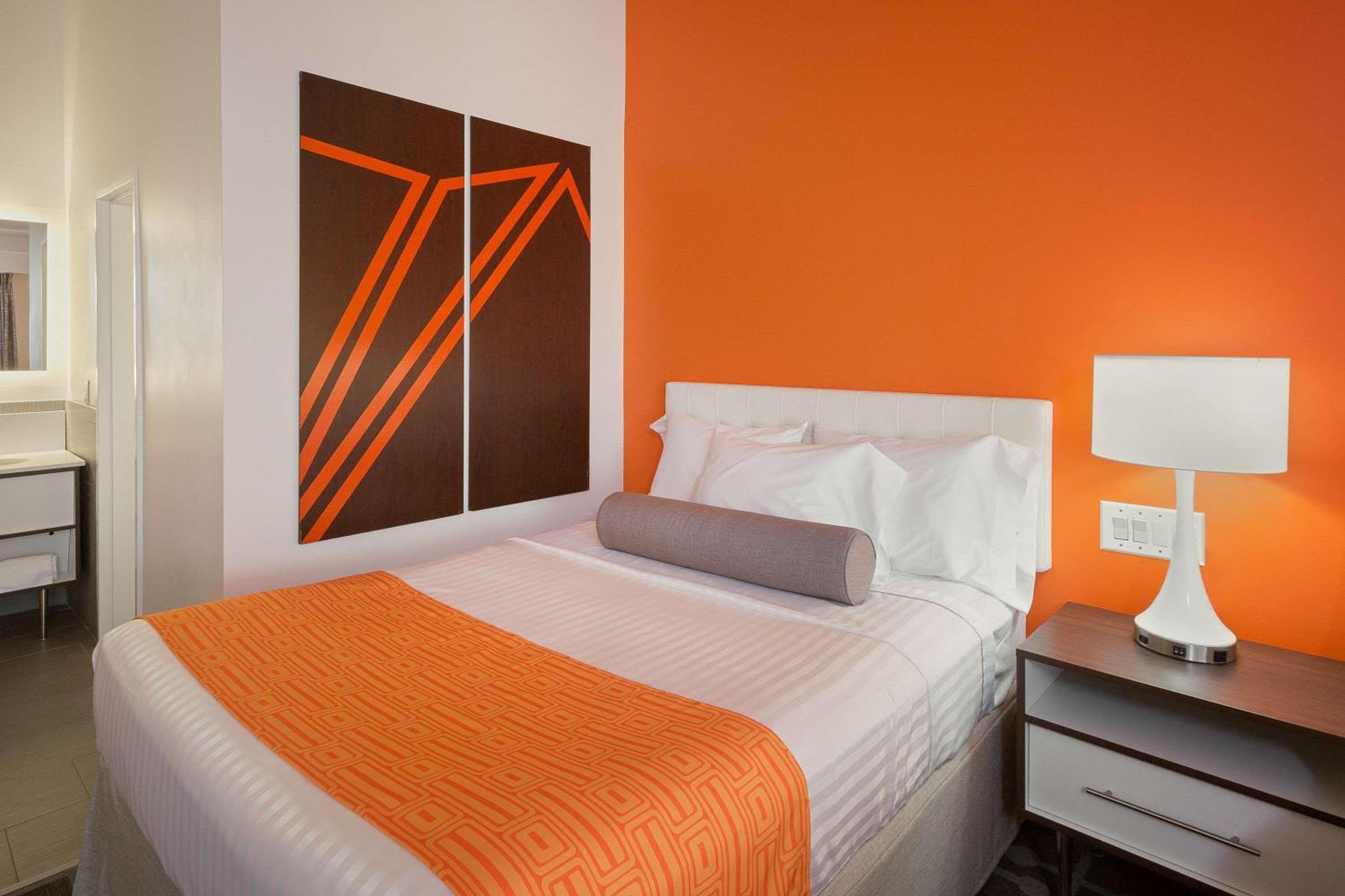Deluxe Queen Room with Two Queen Beds - Non-Smoking photo 1