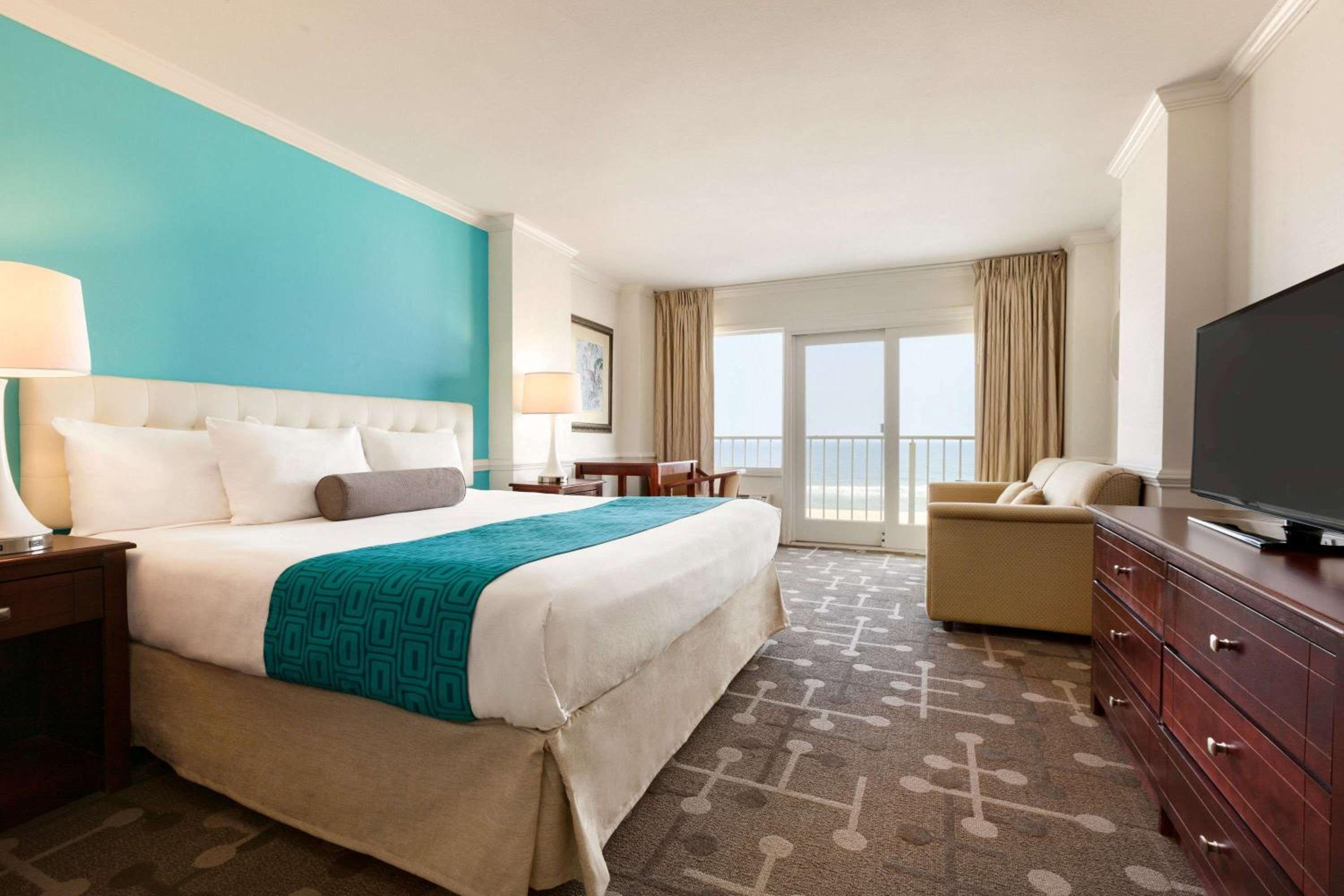 Oceanfront Room with King Bed - Non Smoking - Photo 1