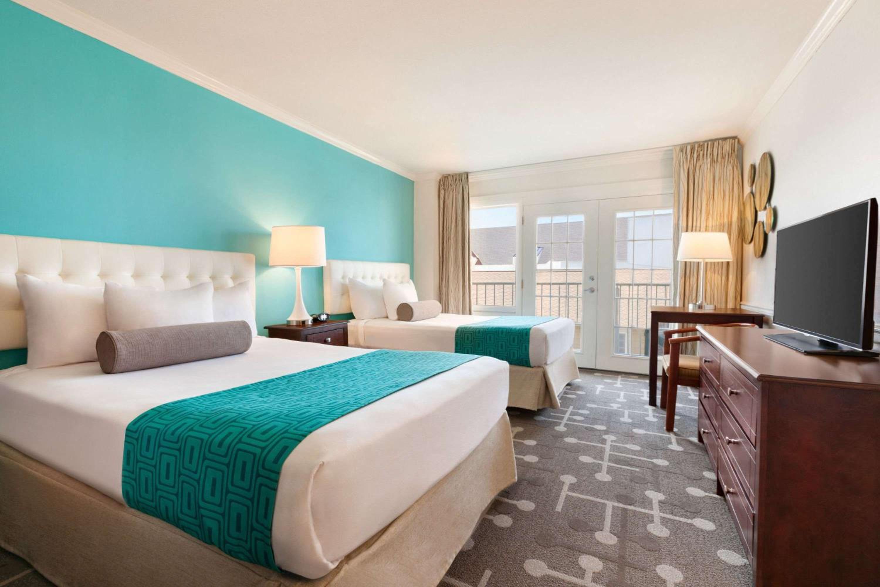  Room with Two Double Beds and Partial Ocean View - Non Smoking - Photo 2