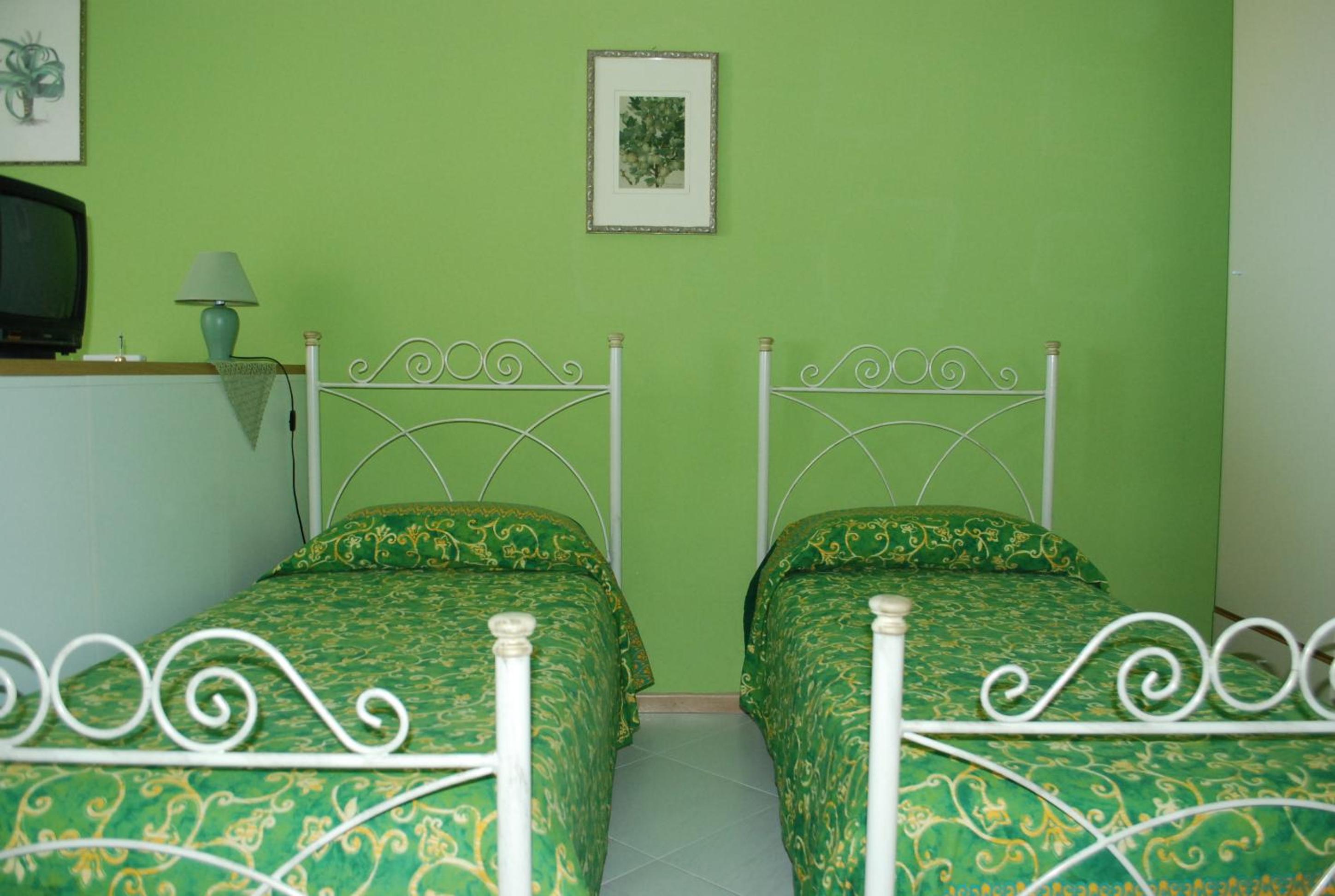 Studio with Sea View (2 Adults) - Photo 5
