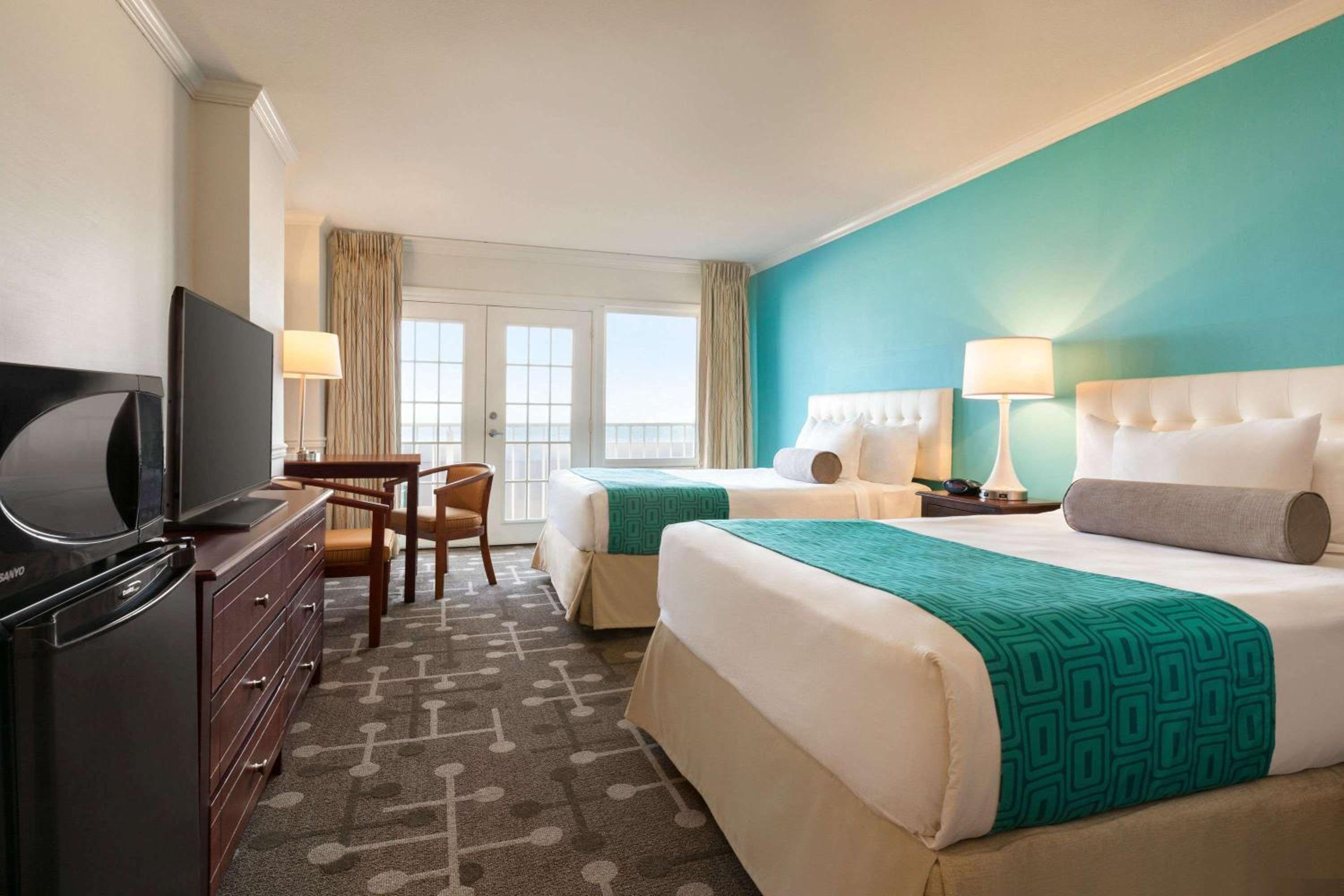 Double Room with Two Double Beds - Non-Smoking - Photo 1