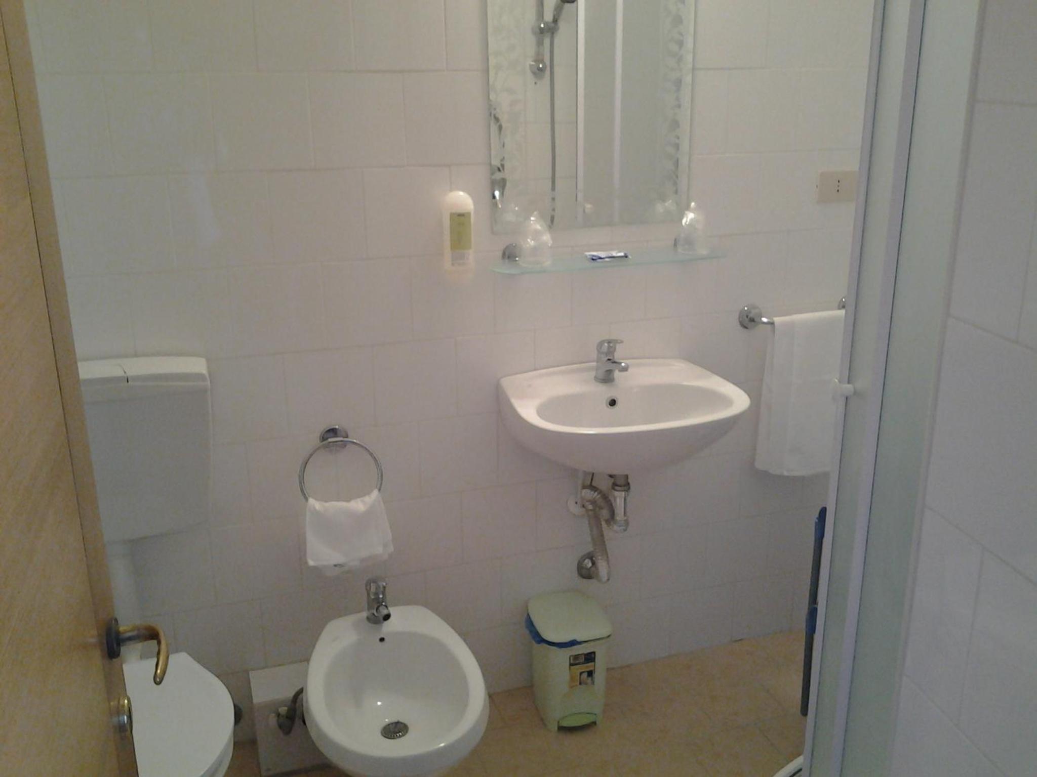 Double or Twin Room - Photo 12