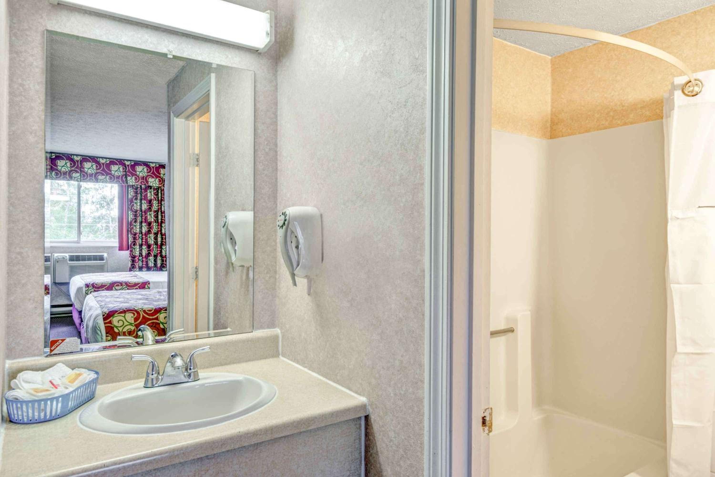 Suite With Two Double Beds - Non-Smoking - Photo 1