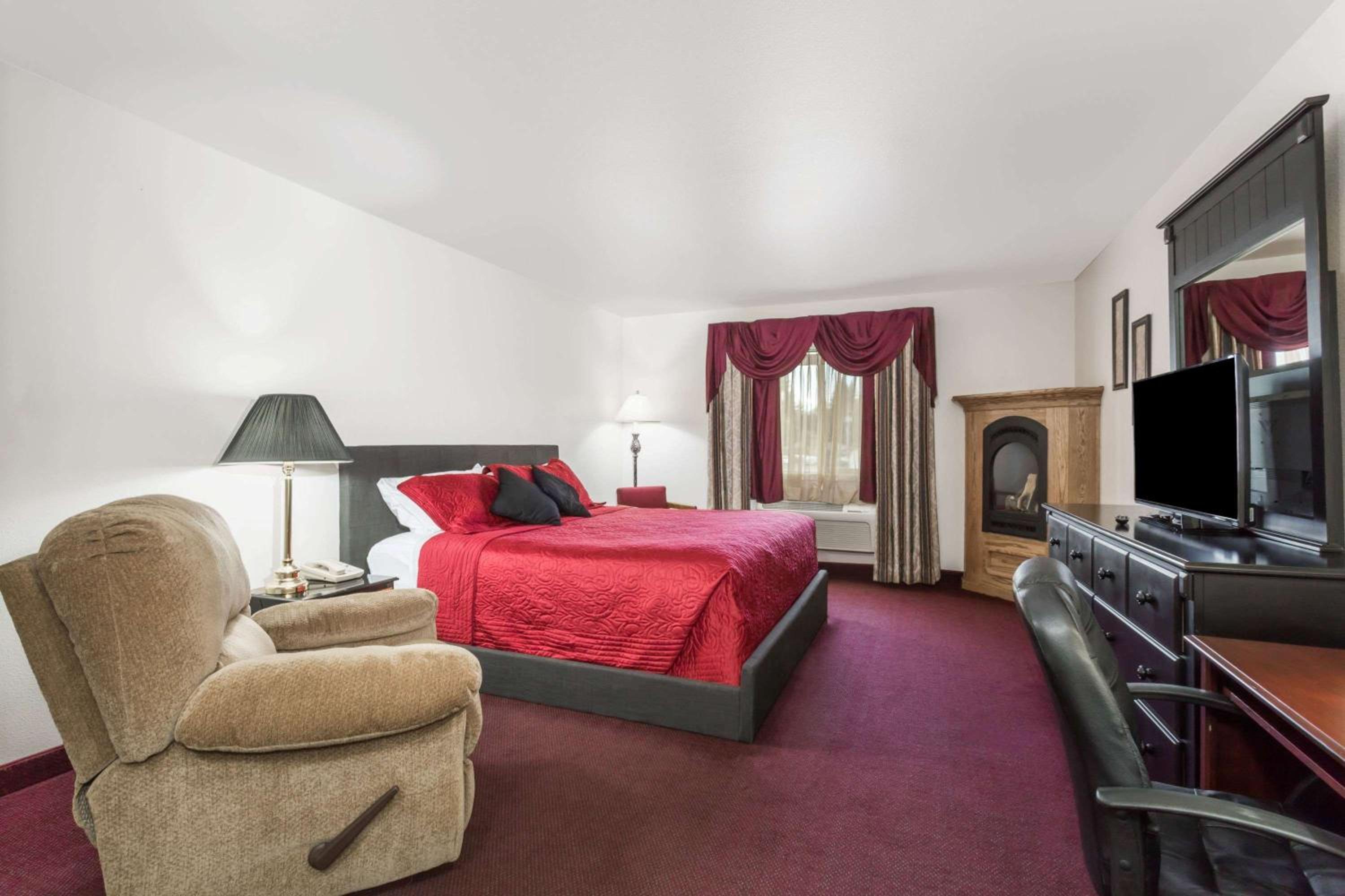 King Studio Suite - Non-Smoking photo 1