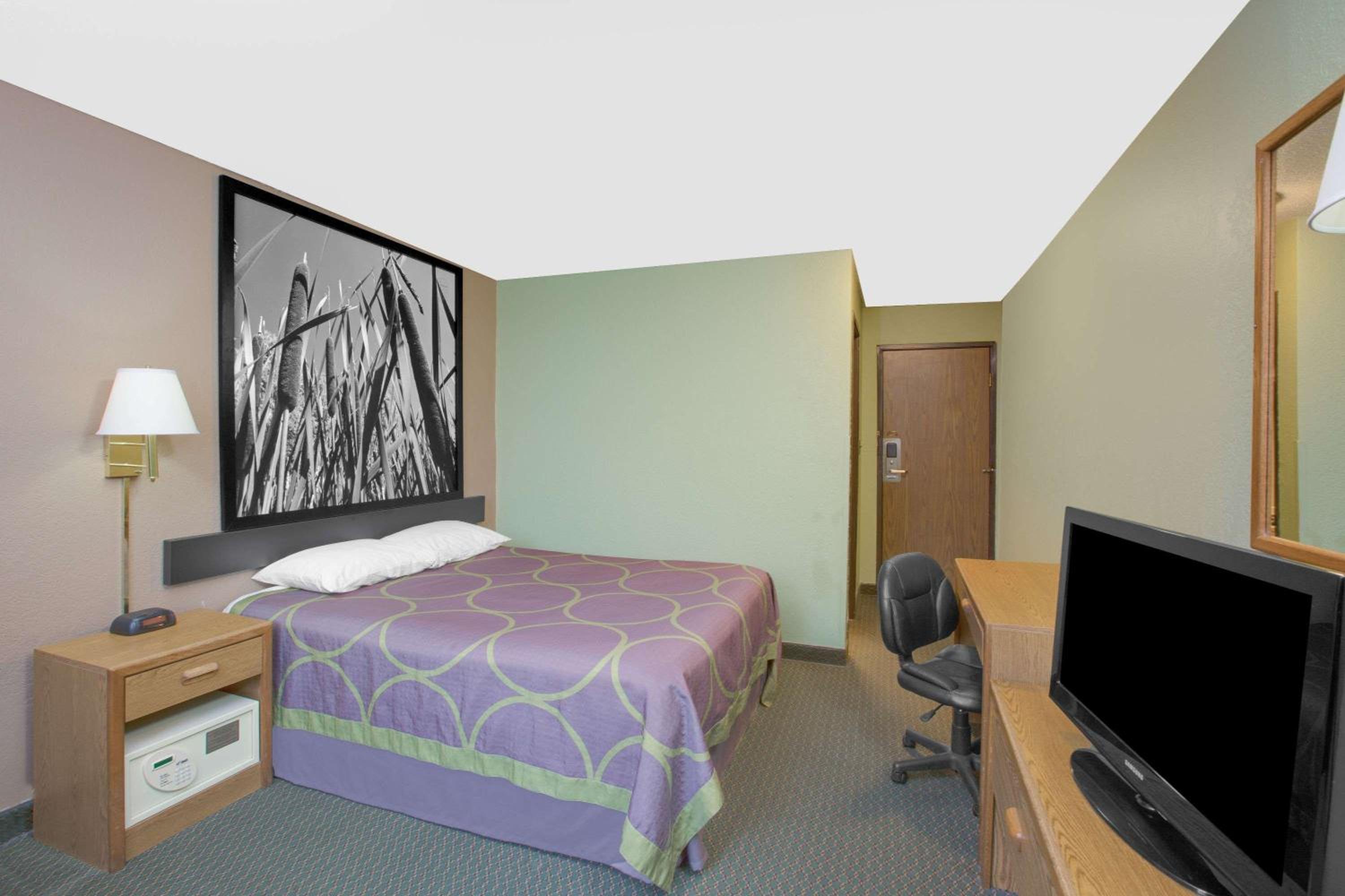 Business Queen Room - Non-Smoking photo 1