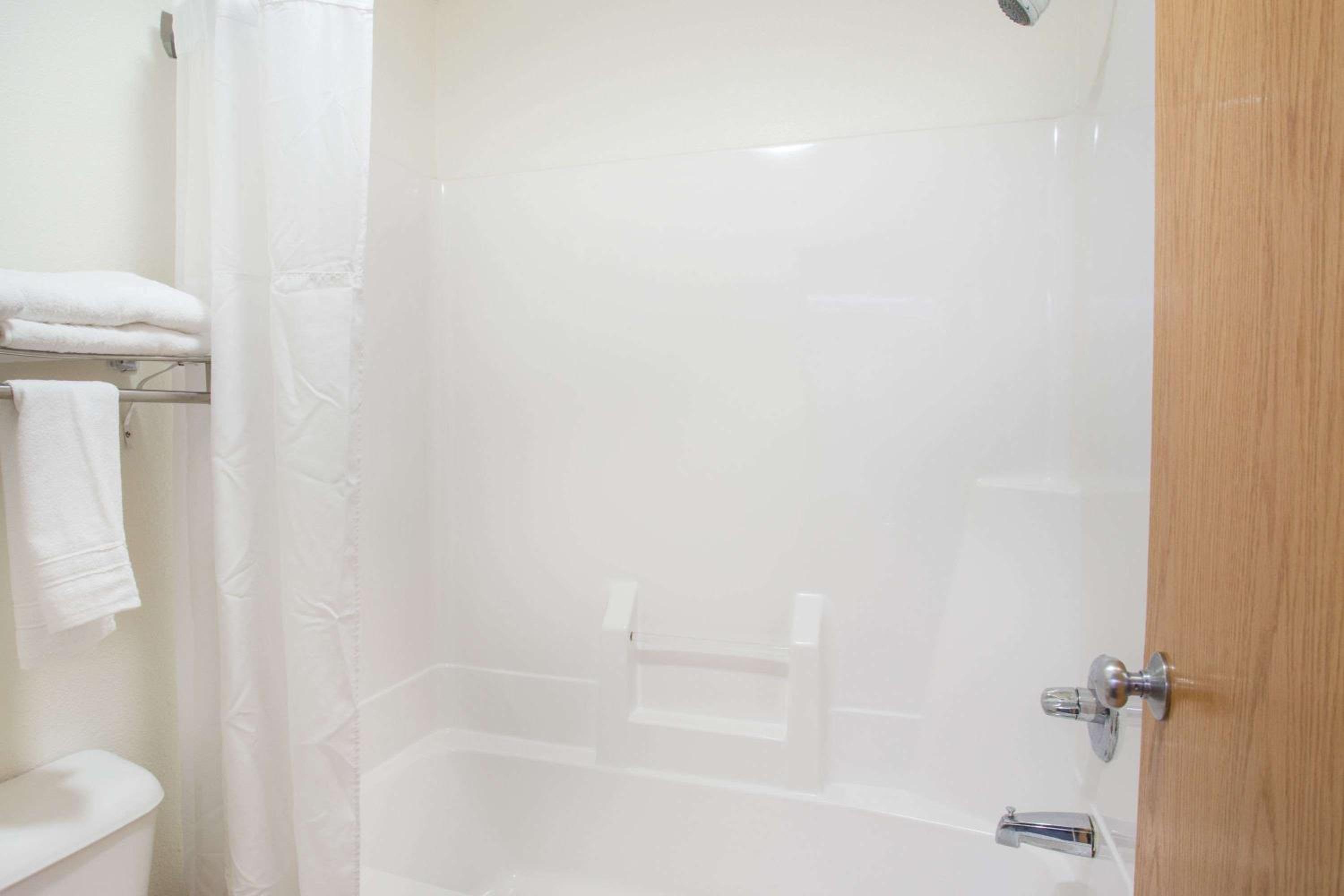 Queen Suite - Non-Smoking photo 1