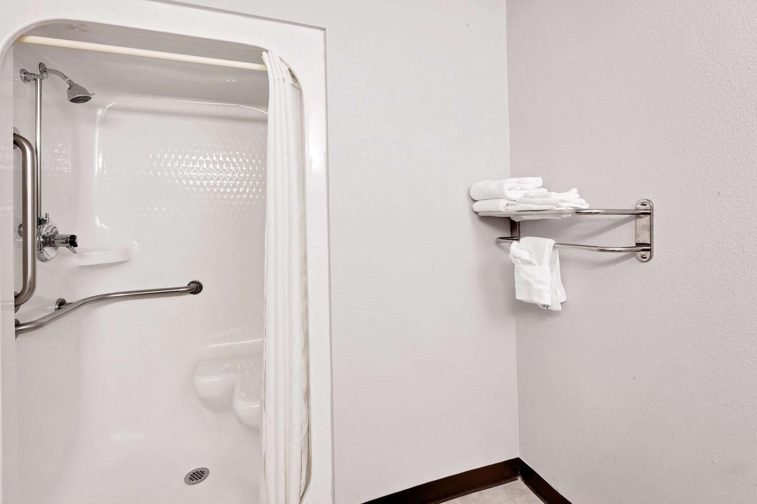 Queen Room - Disability Access/Non-Smoking - Photo 2