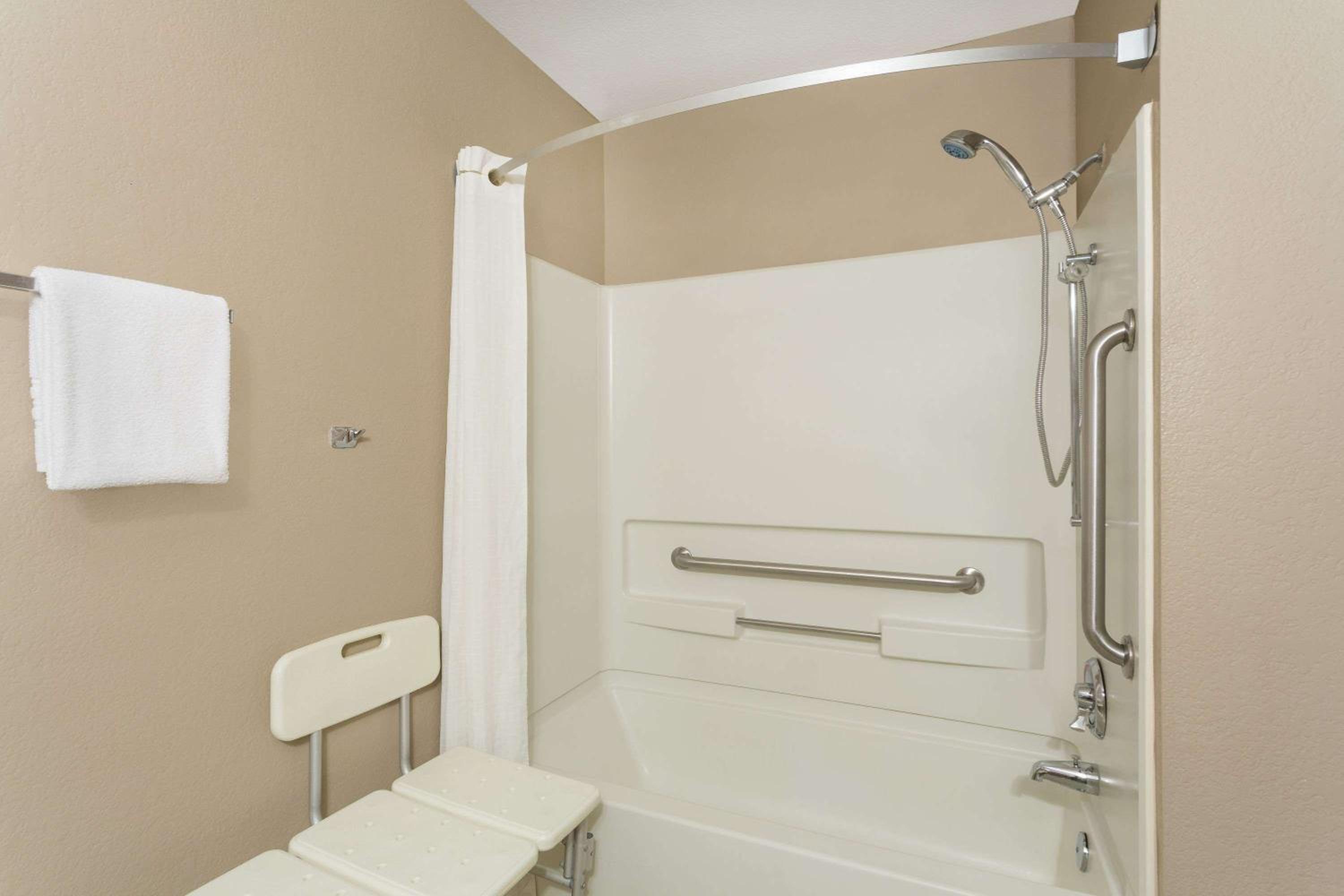 King Room - Mobility Access/Non-Smoking photo 2