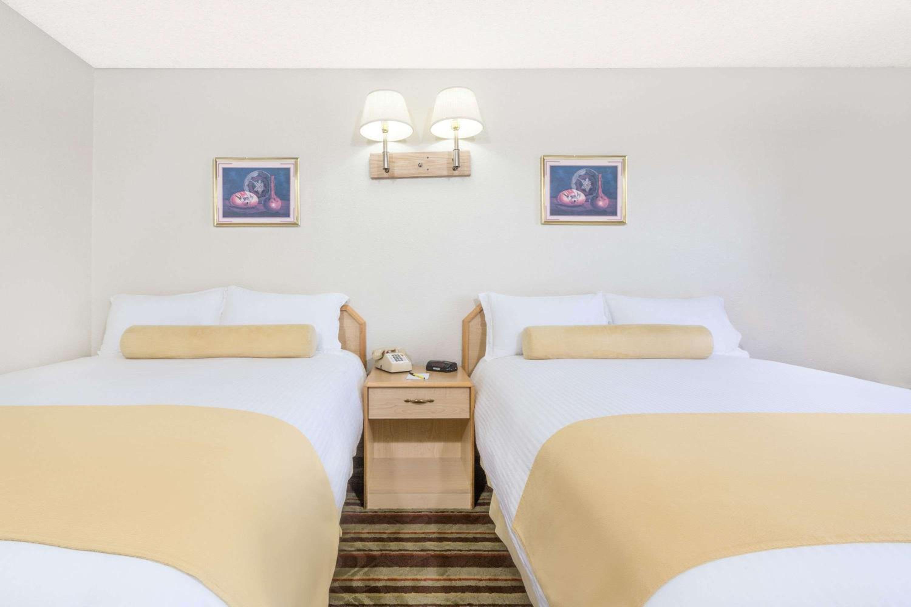 Double Room with Two Double Beds - Non-Smoking - Photo 1