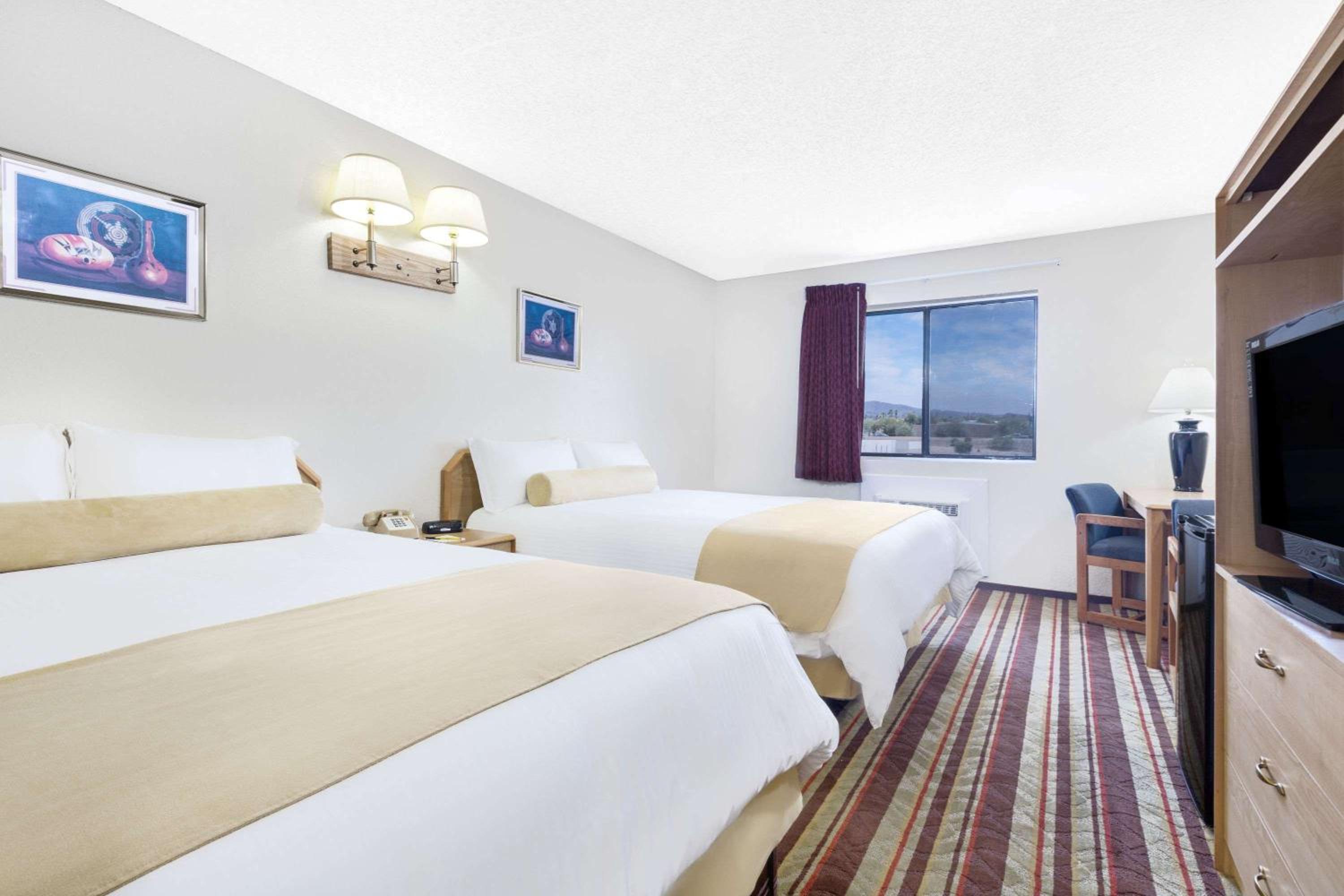 Double Room with Two Double Beds - Non-Smoking - Photo 7