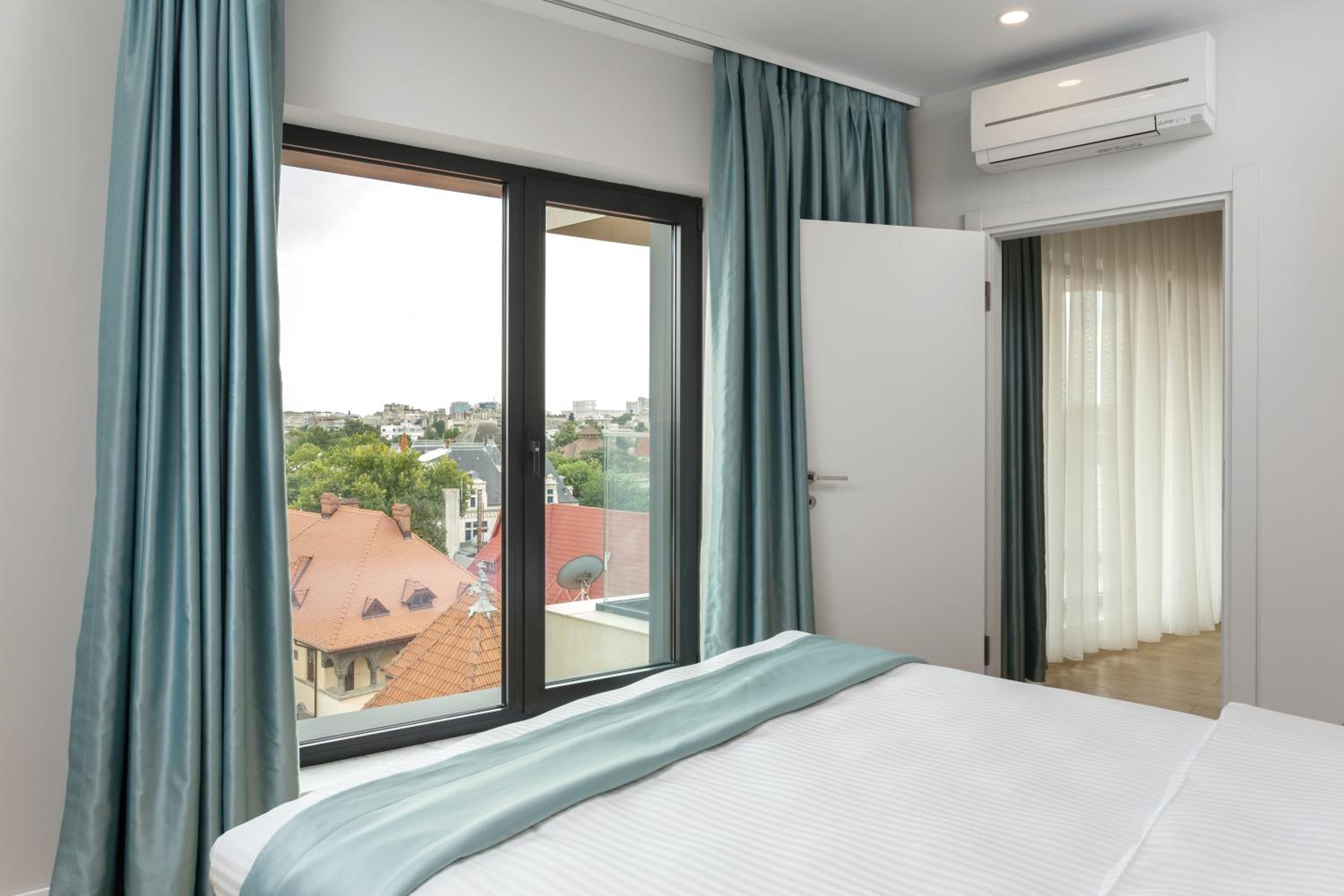 Three-Bedroom Suite photo 2