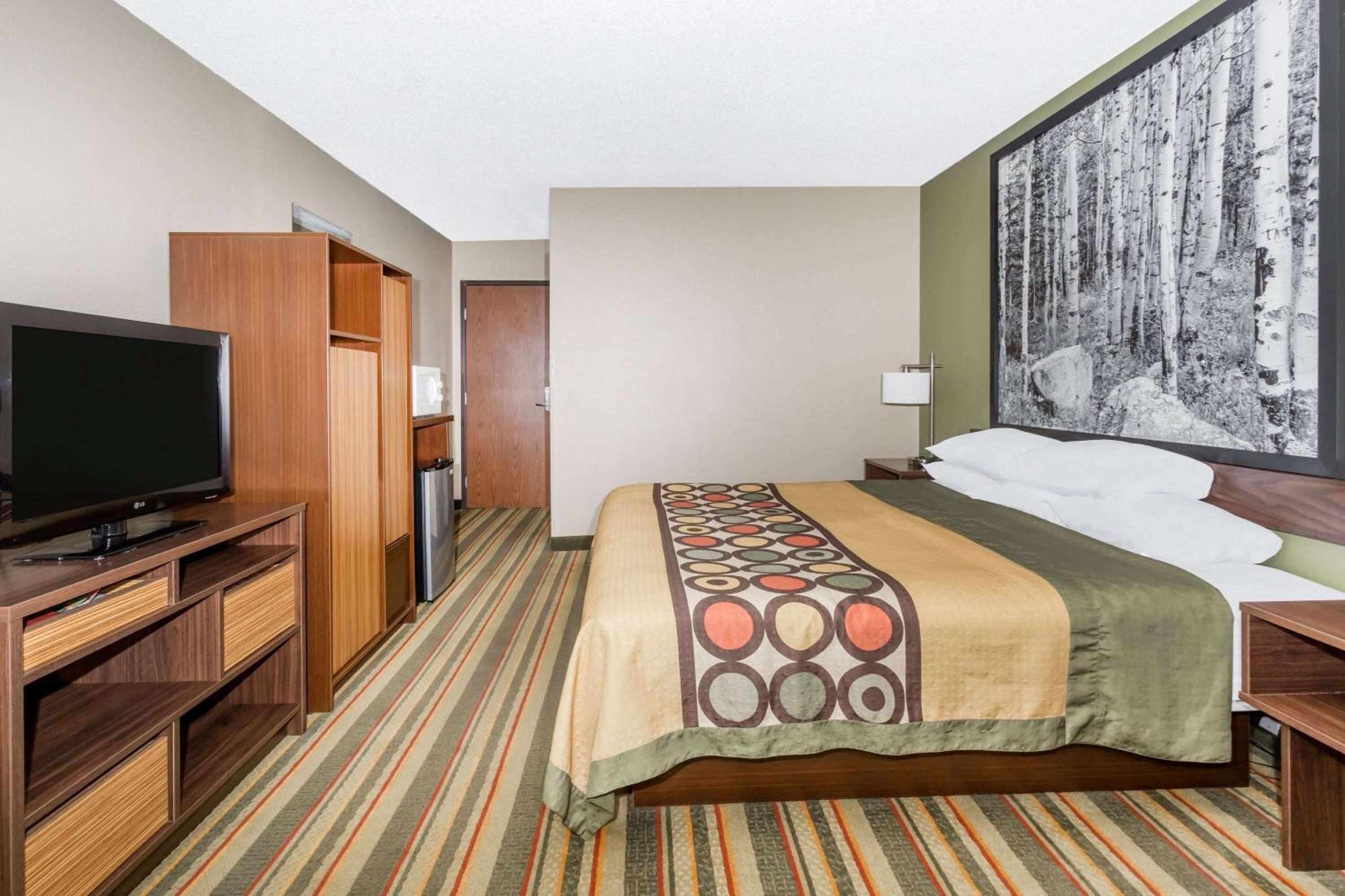 King Room- Non-Smoking - Photo 1