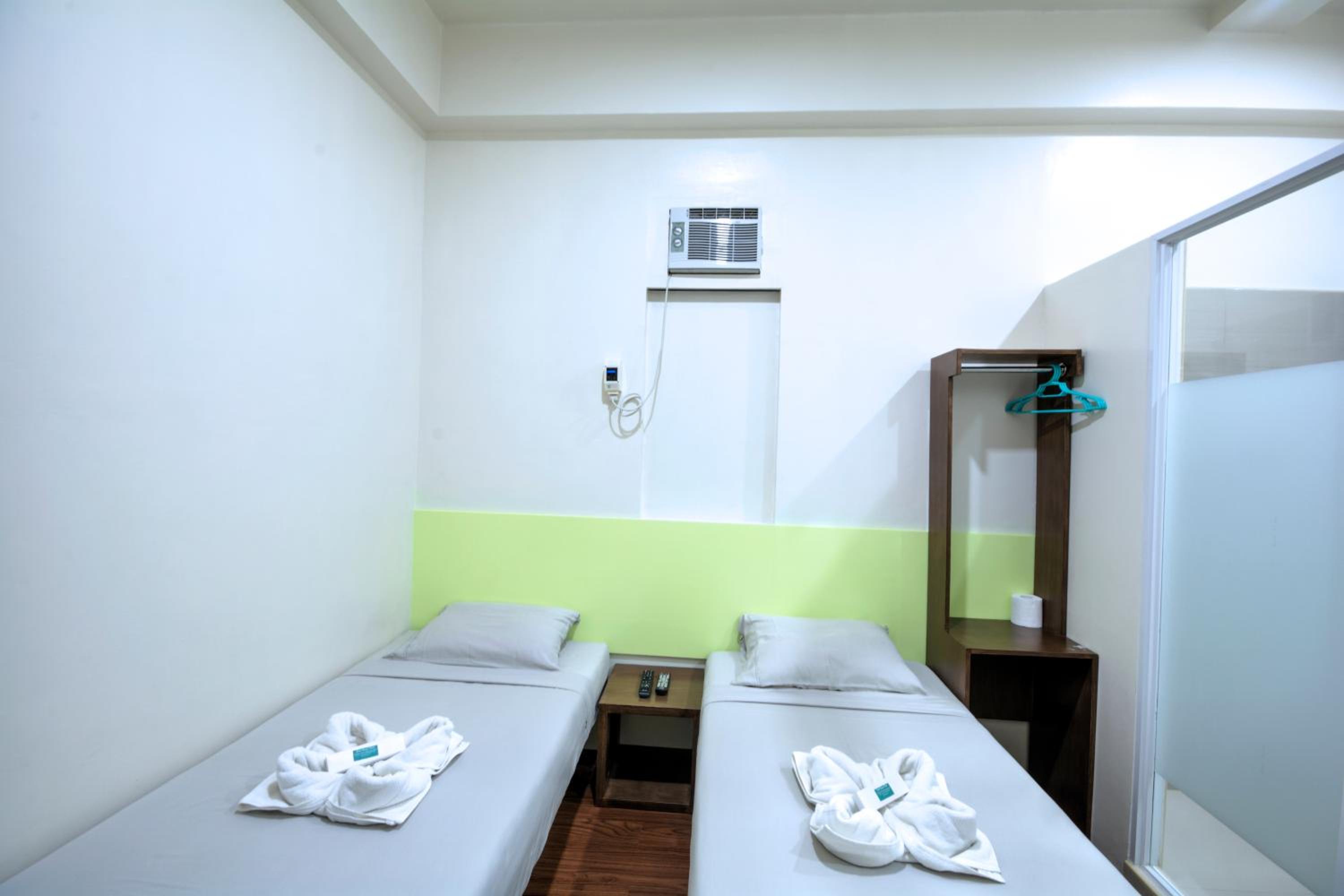 Standard Twin Room - Photo 6