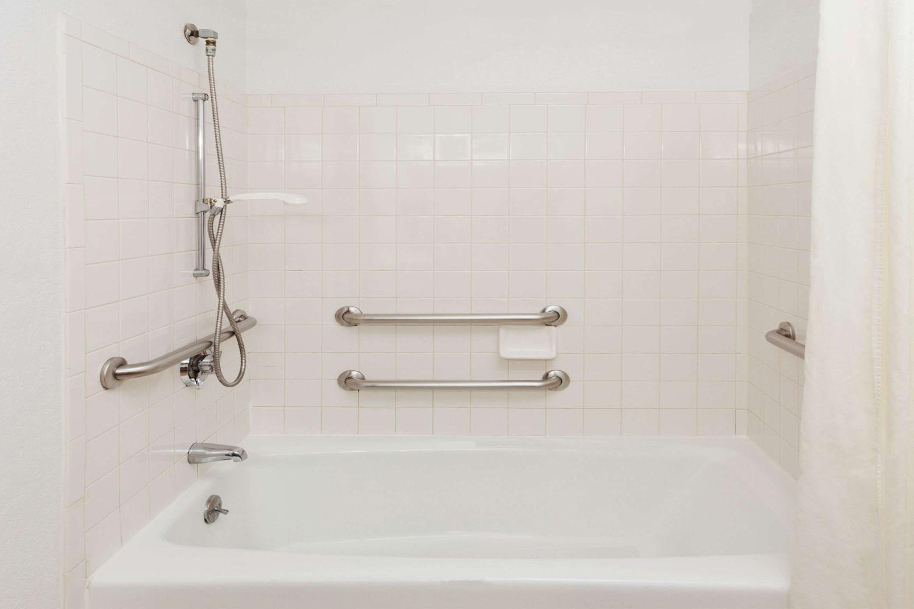 Queen Room - Disability Access/Non-Smoking - Photo 3