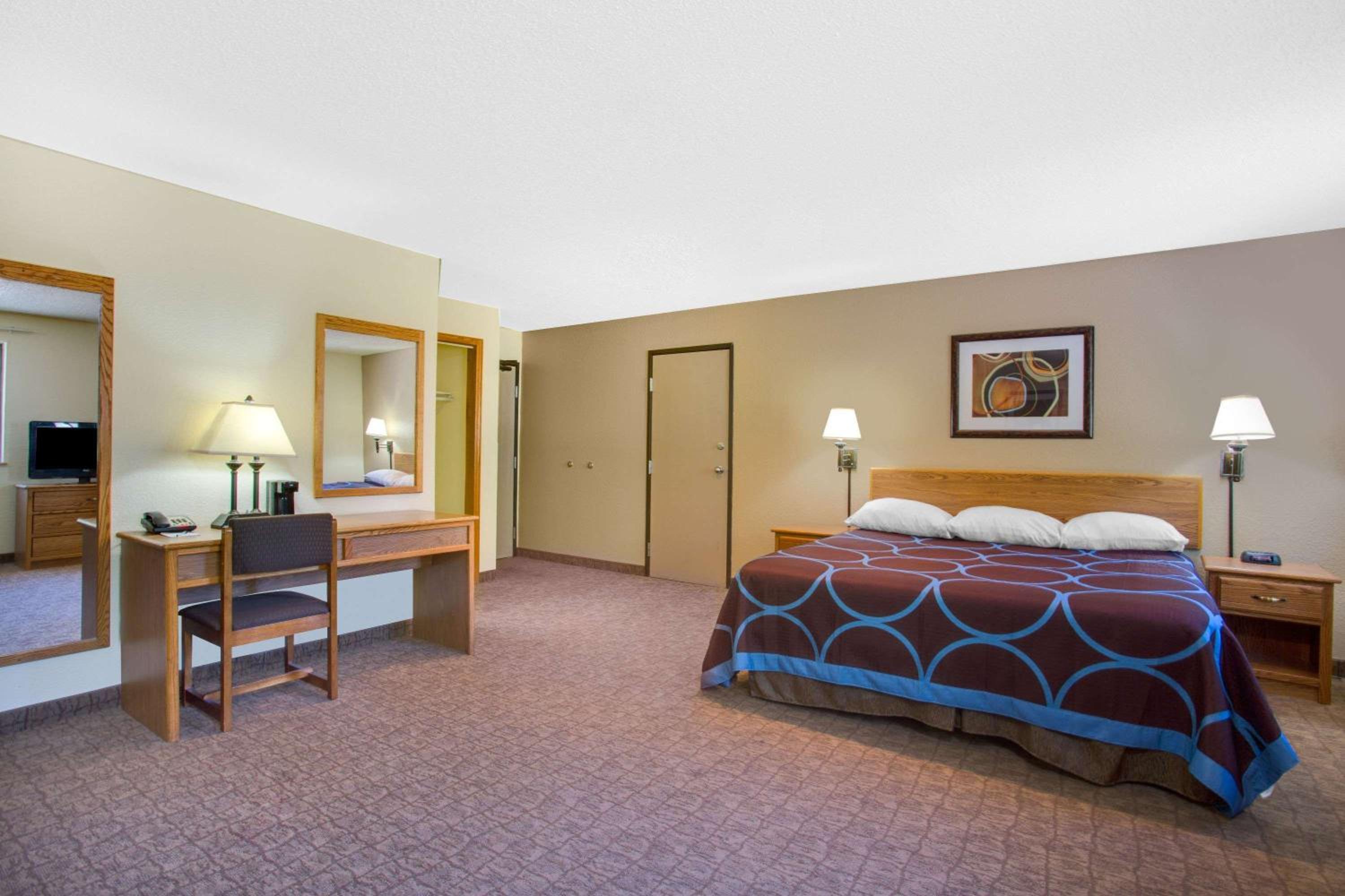 King Studio Suite - Non-Smoking - Photo 4