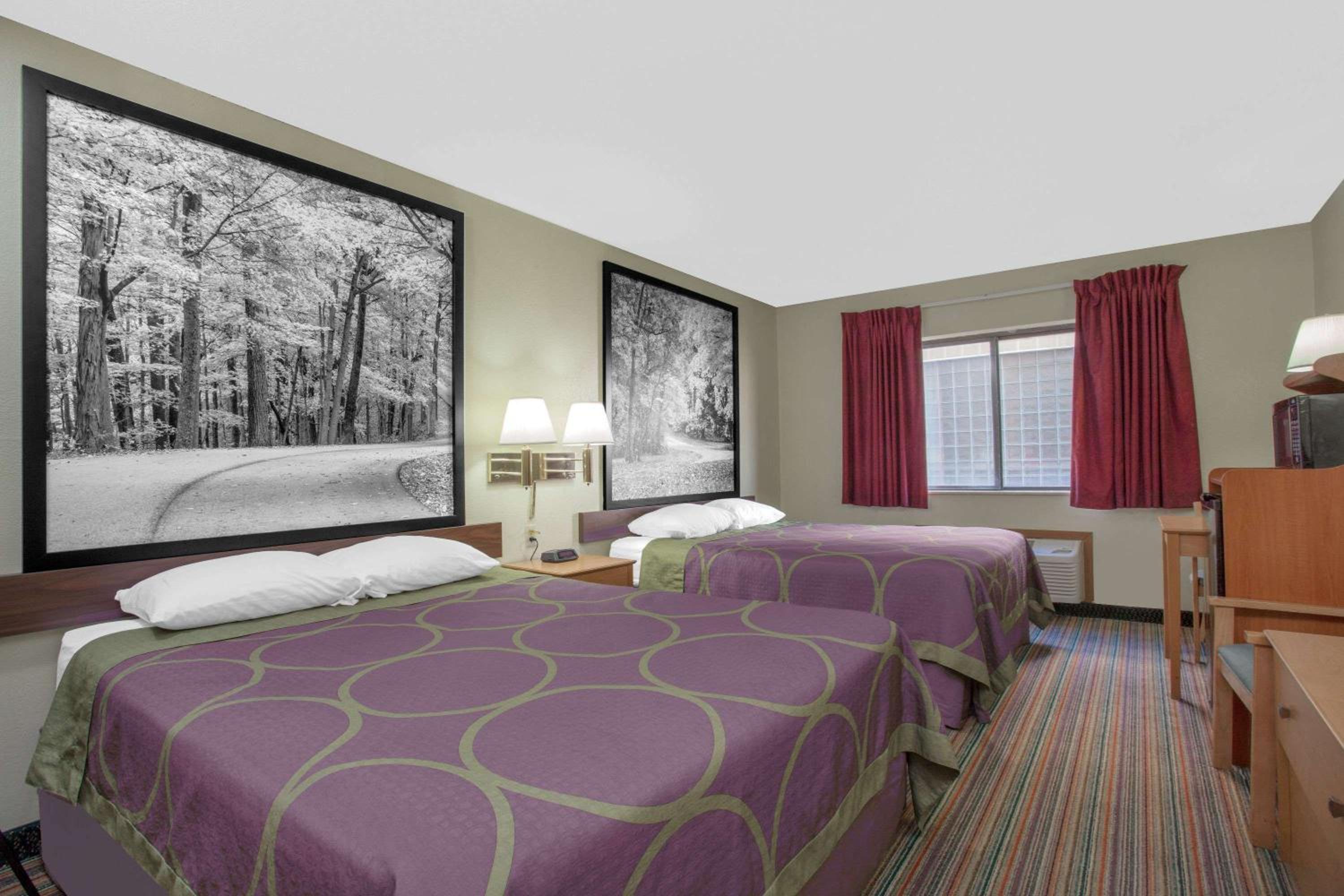 Queen Room with Two Queen Beds - Non-Smoking - Photo 1