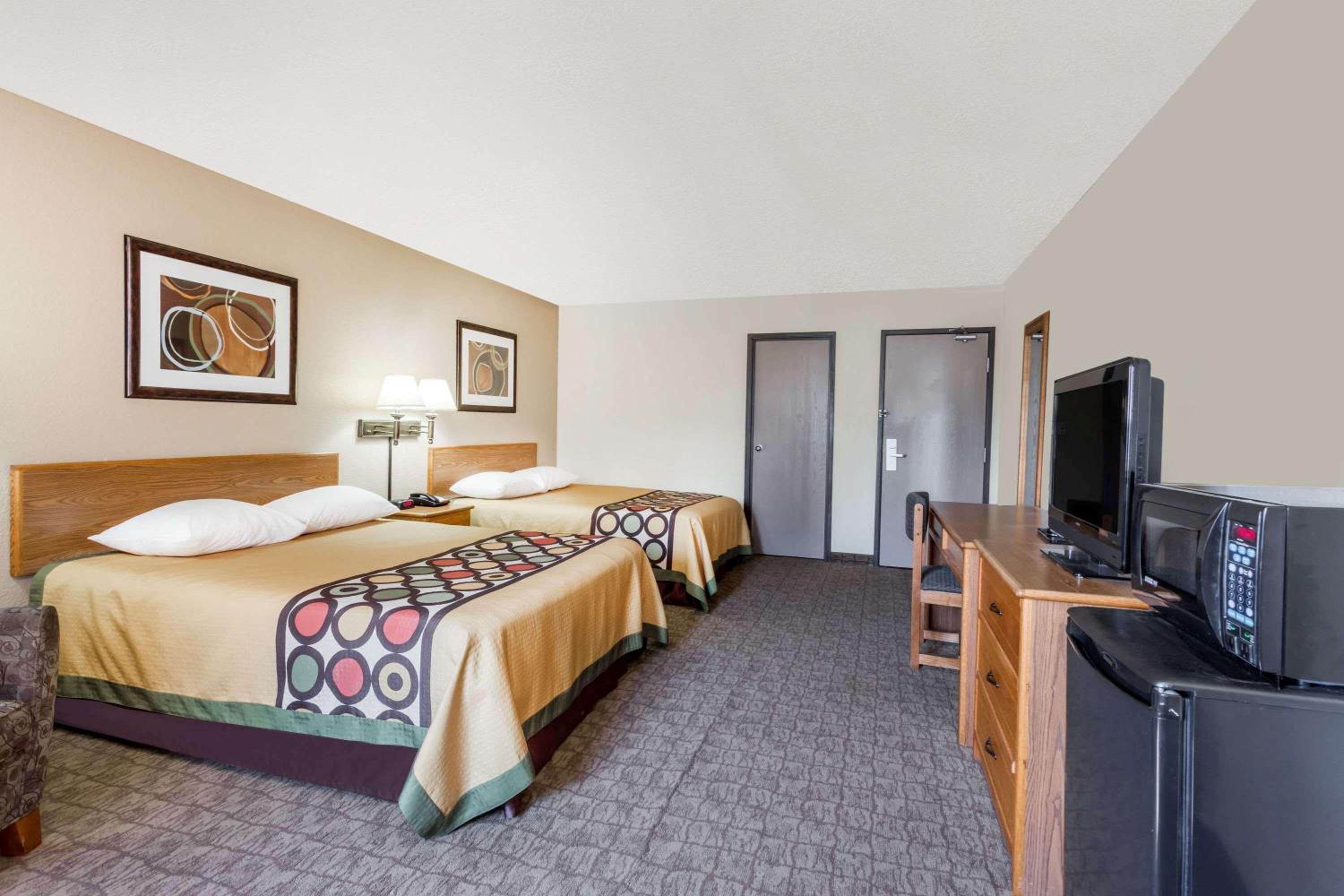 Double Room with Two Double Beds - Non-Smoking - Photo 4
