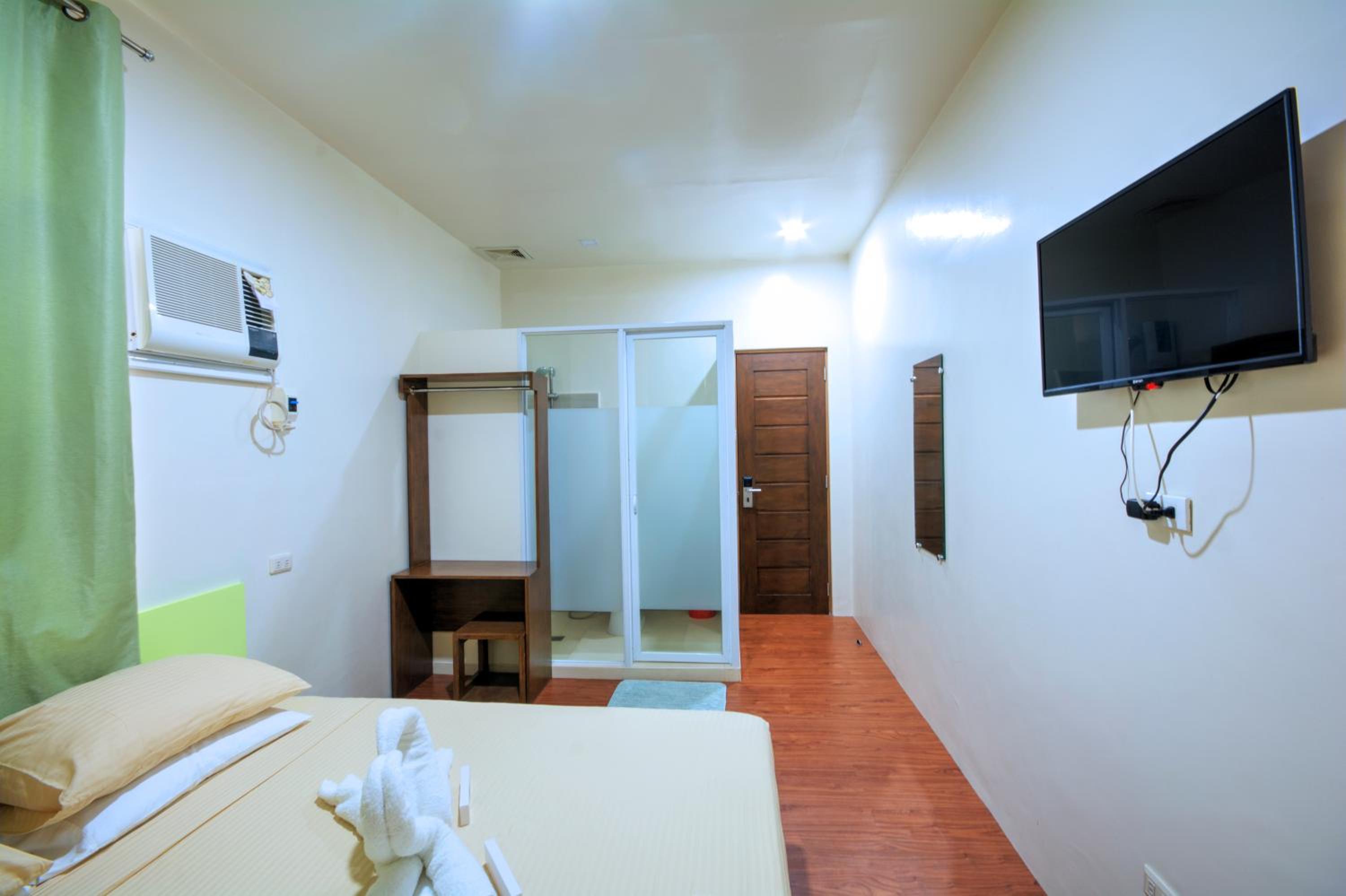 Standard King Room - Photo 5