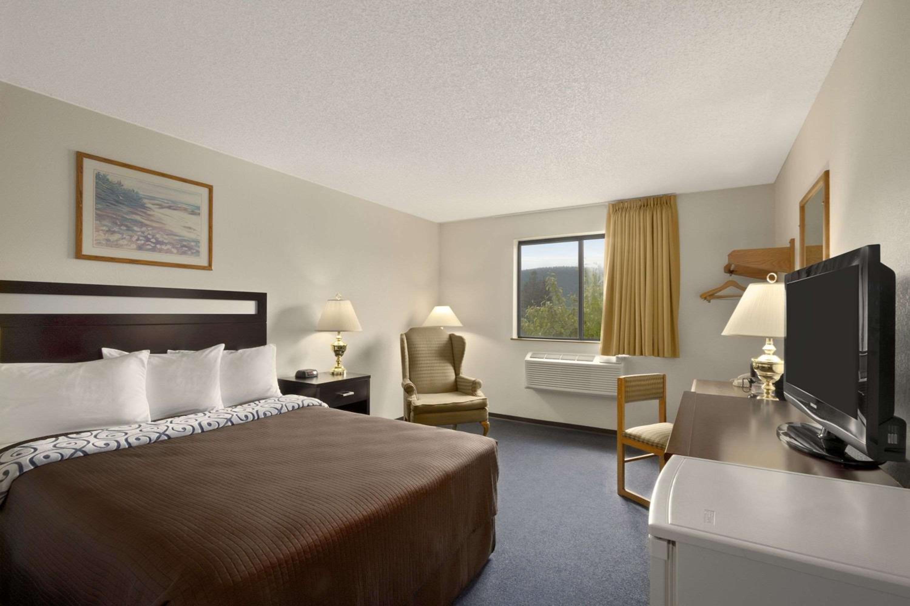 Queen Room - Disability Access/Non-Smoking photo 3