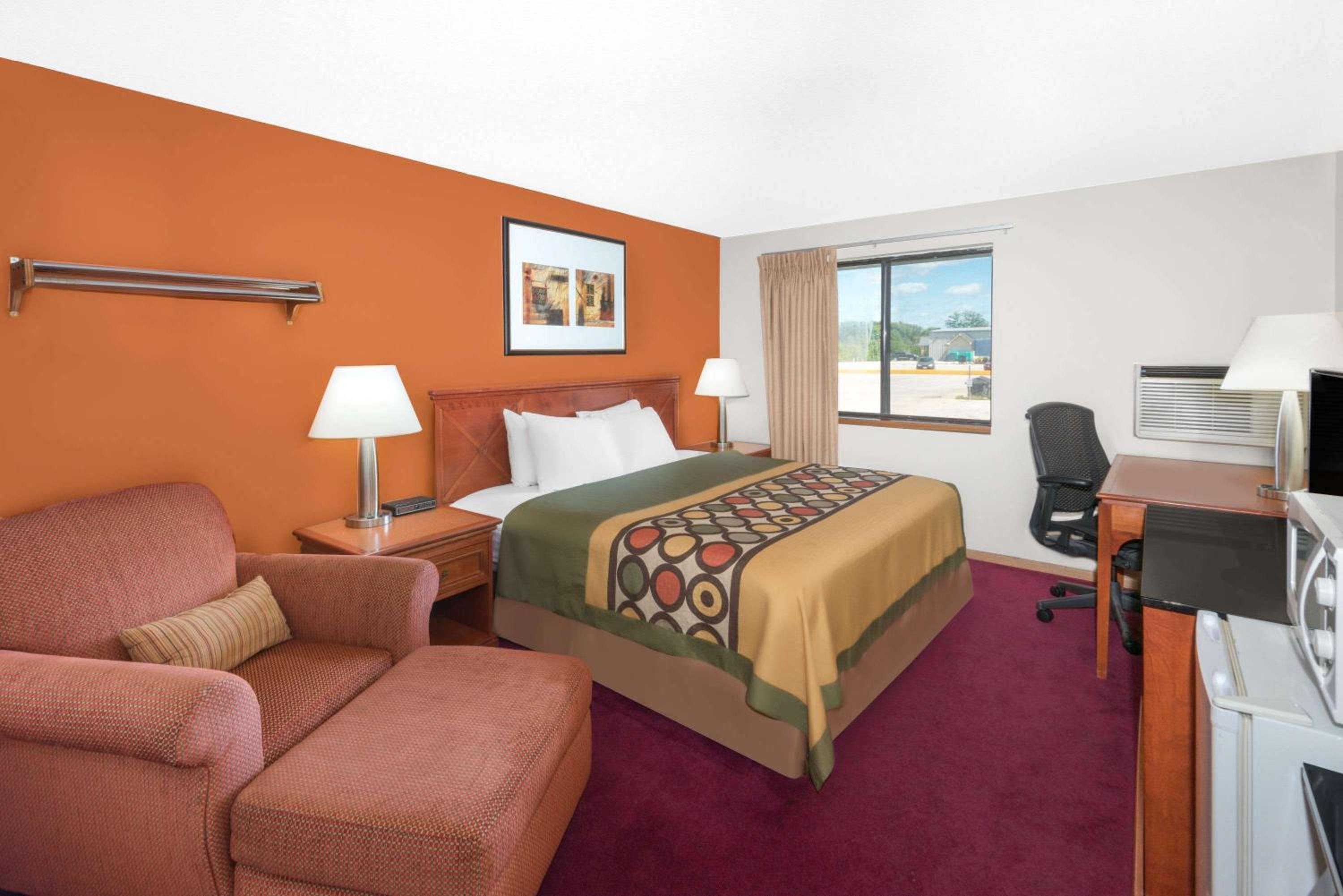 King Room - Non-Smoking photo 1
