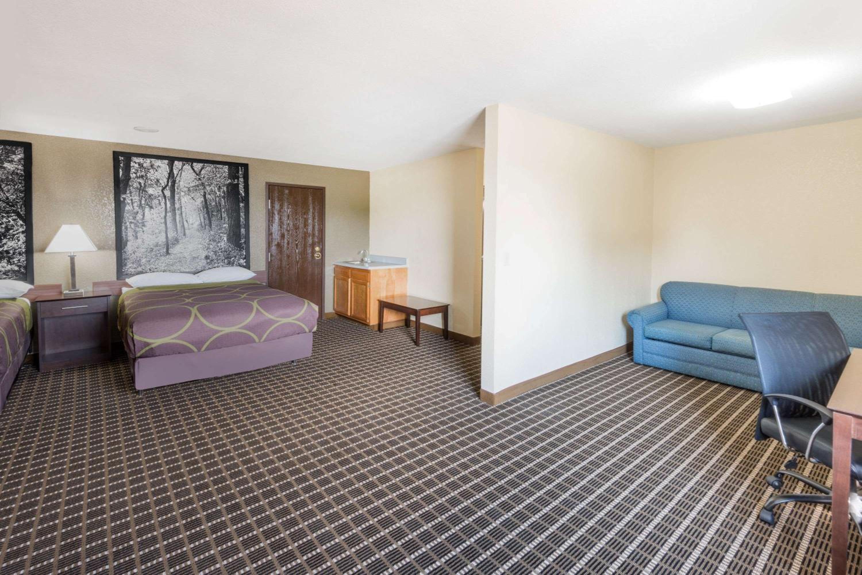Studio Suite with Two Double Beds - Non-Smoking photo 1