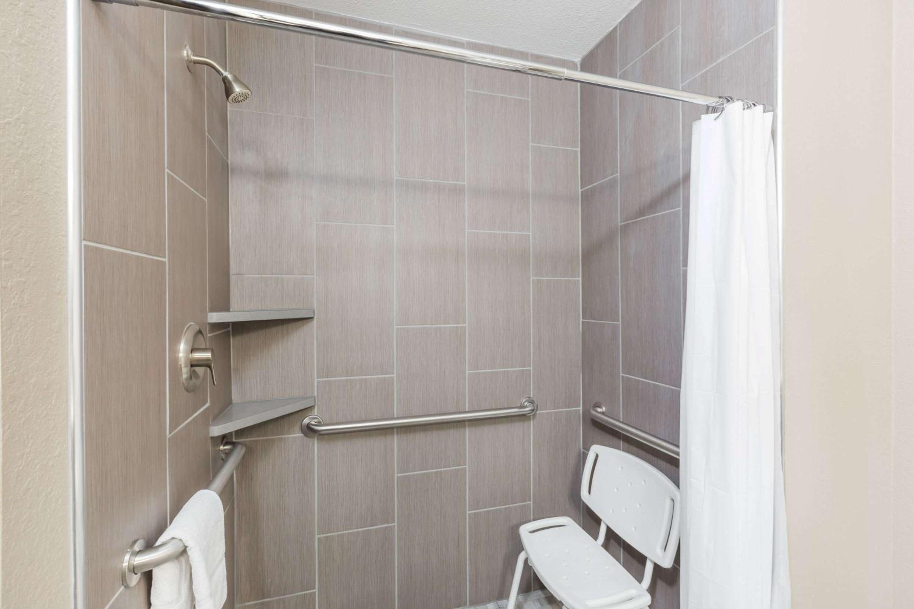 Queen Room - Disability Access/Non-Smoking - Photo 5