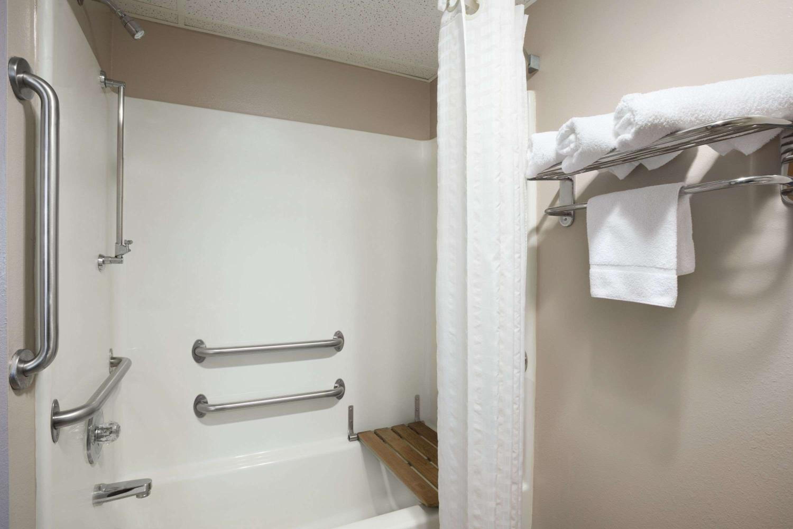 King Room - Disability Access/Non-Smoking - Photo 3