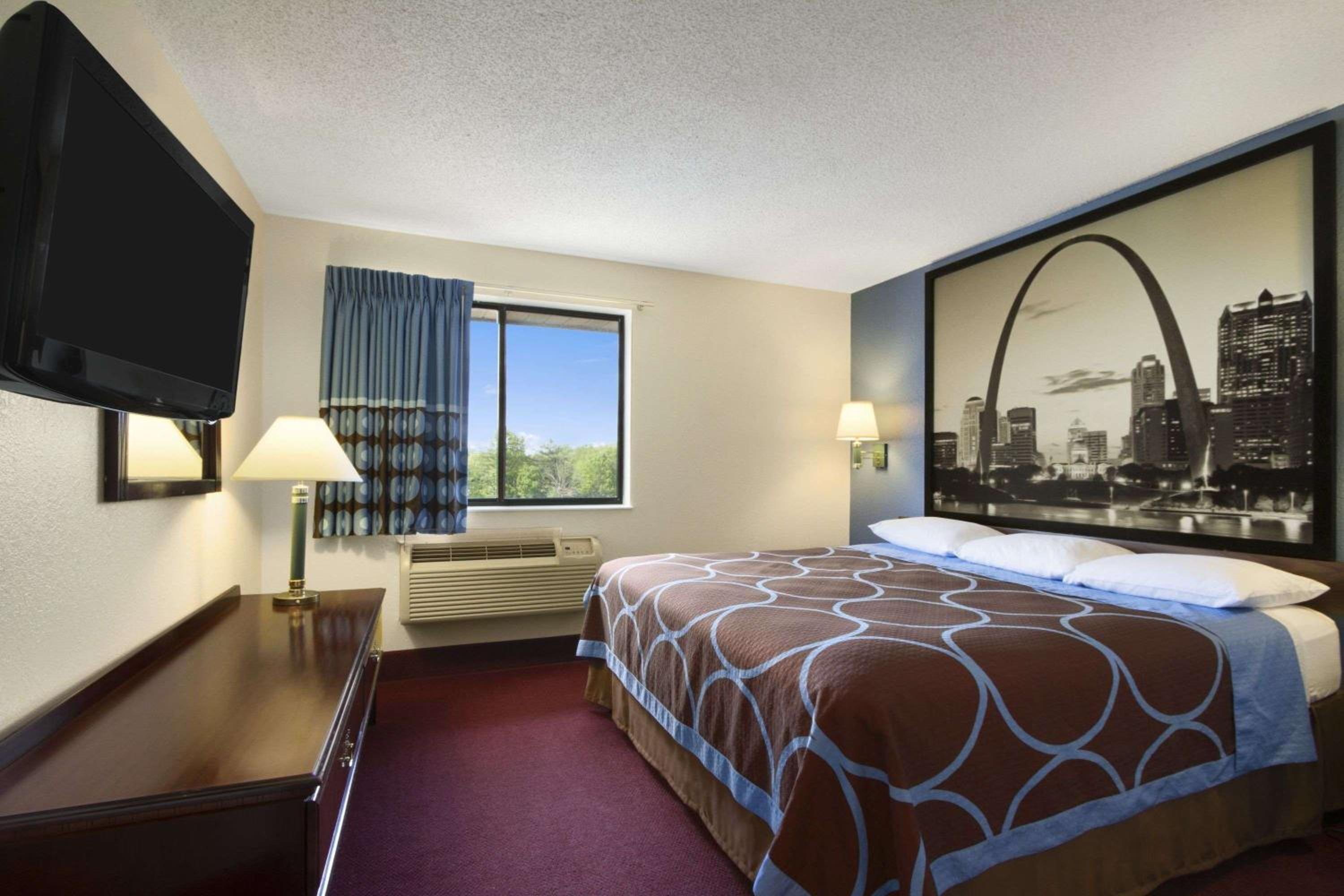King Room - Non-Smoking - Photo 5