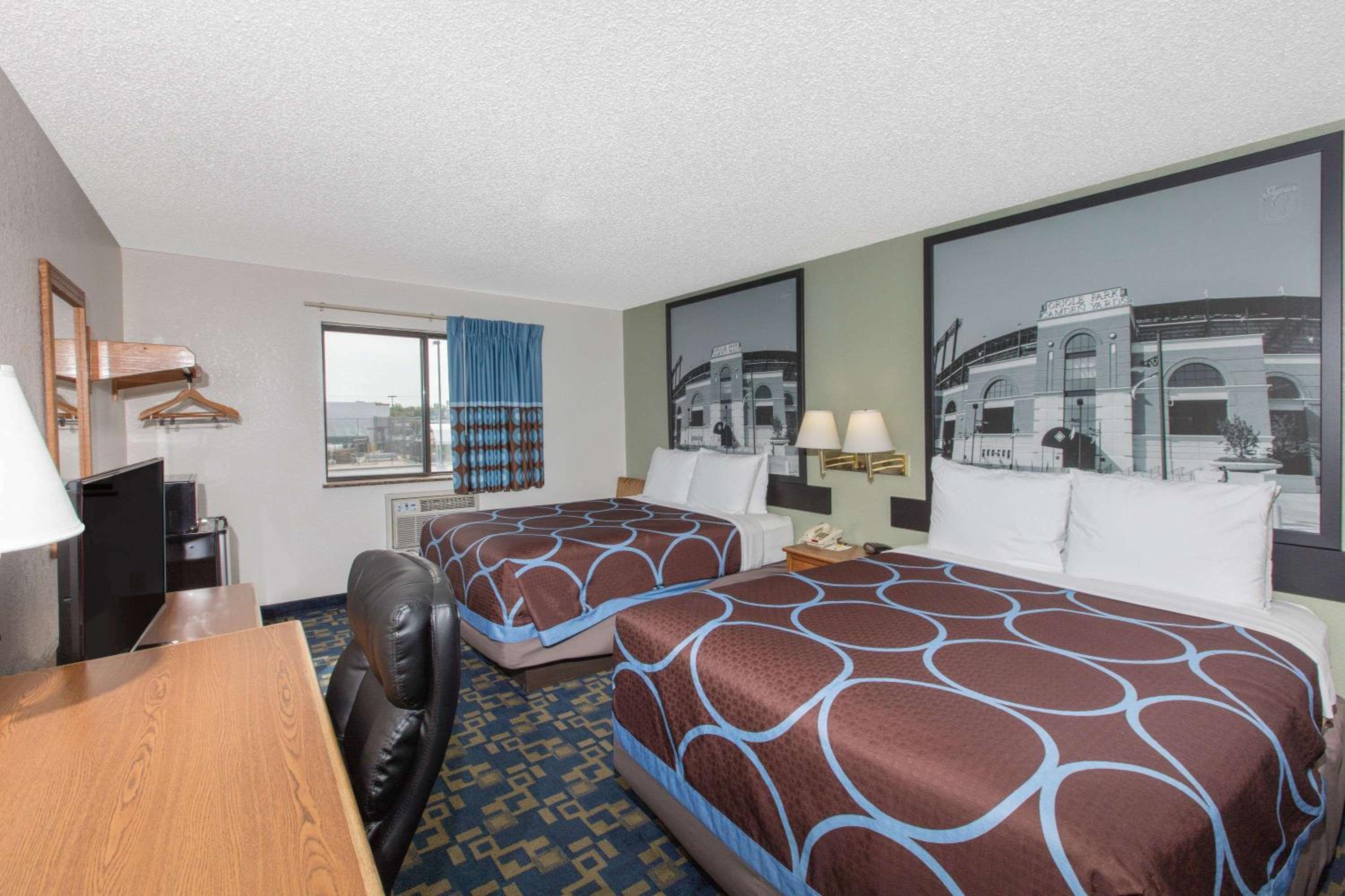 Queen Room with Two Queen Beds - Smoking photo 2