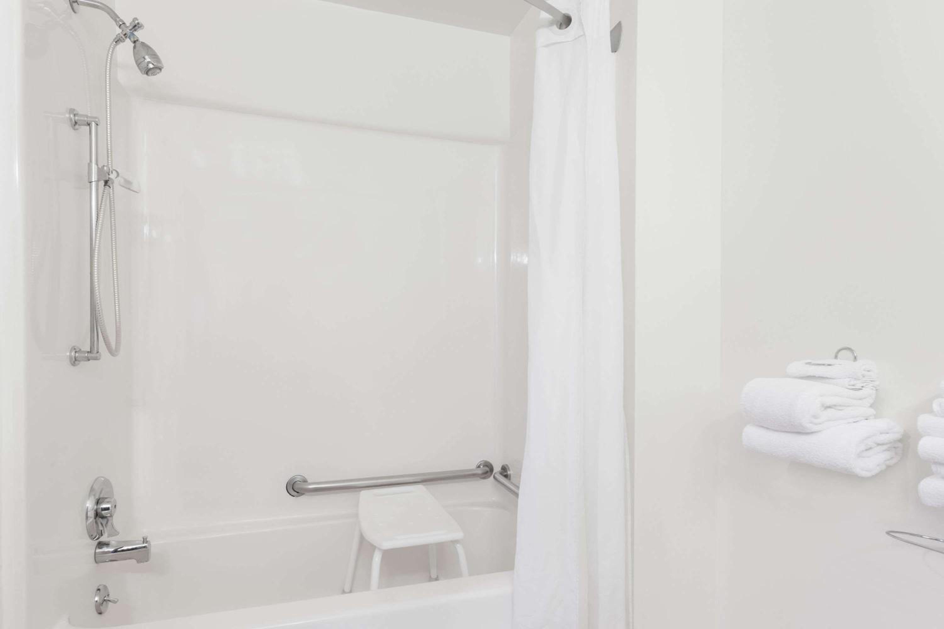Queen Room - Disability Access/Non-Smoking - Photo 4