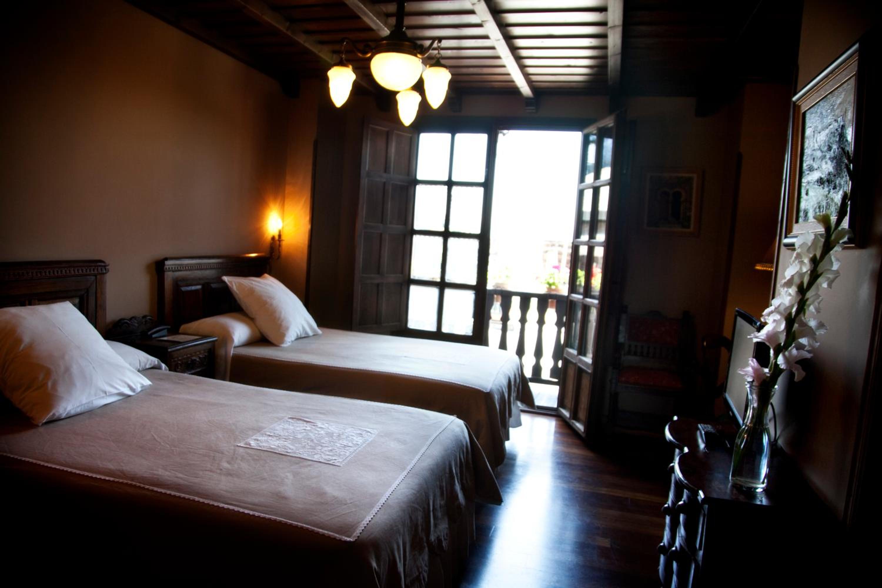Twin Room - Photo 13