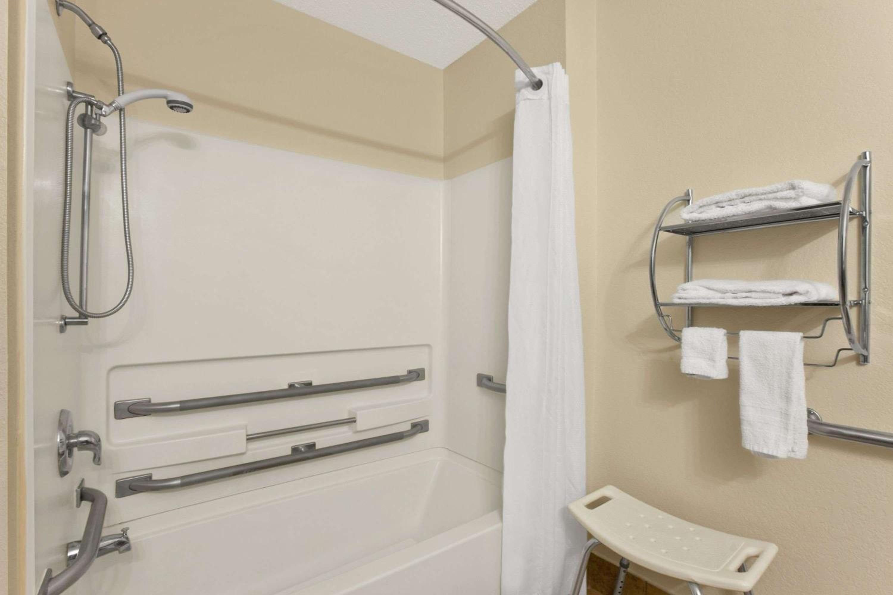 Standard Double Room With Two Double Beds - Non Smoking - Photo 1
